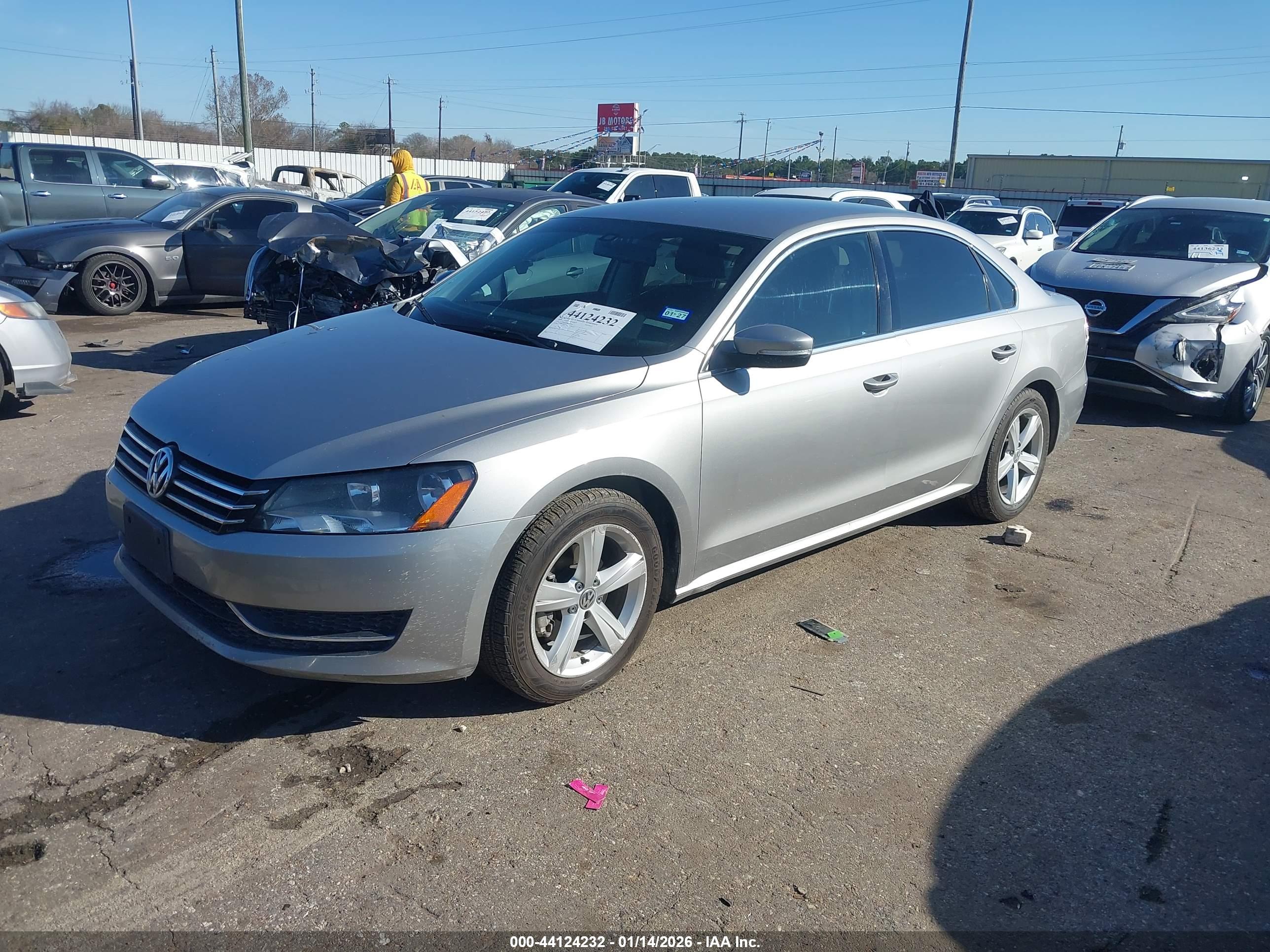 VOLKSWAGEN PASSAT image 2