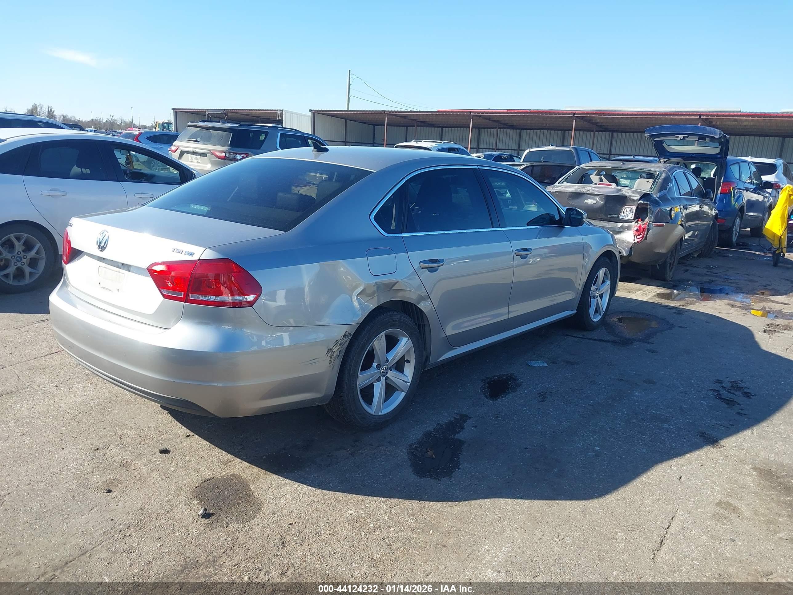 VOLKSWAGEN PASSAT image 4