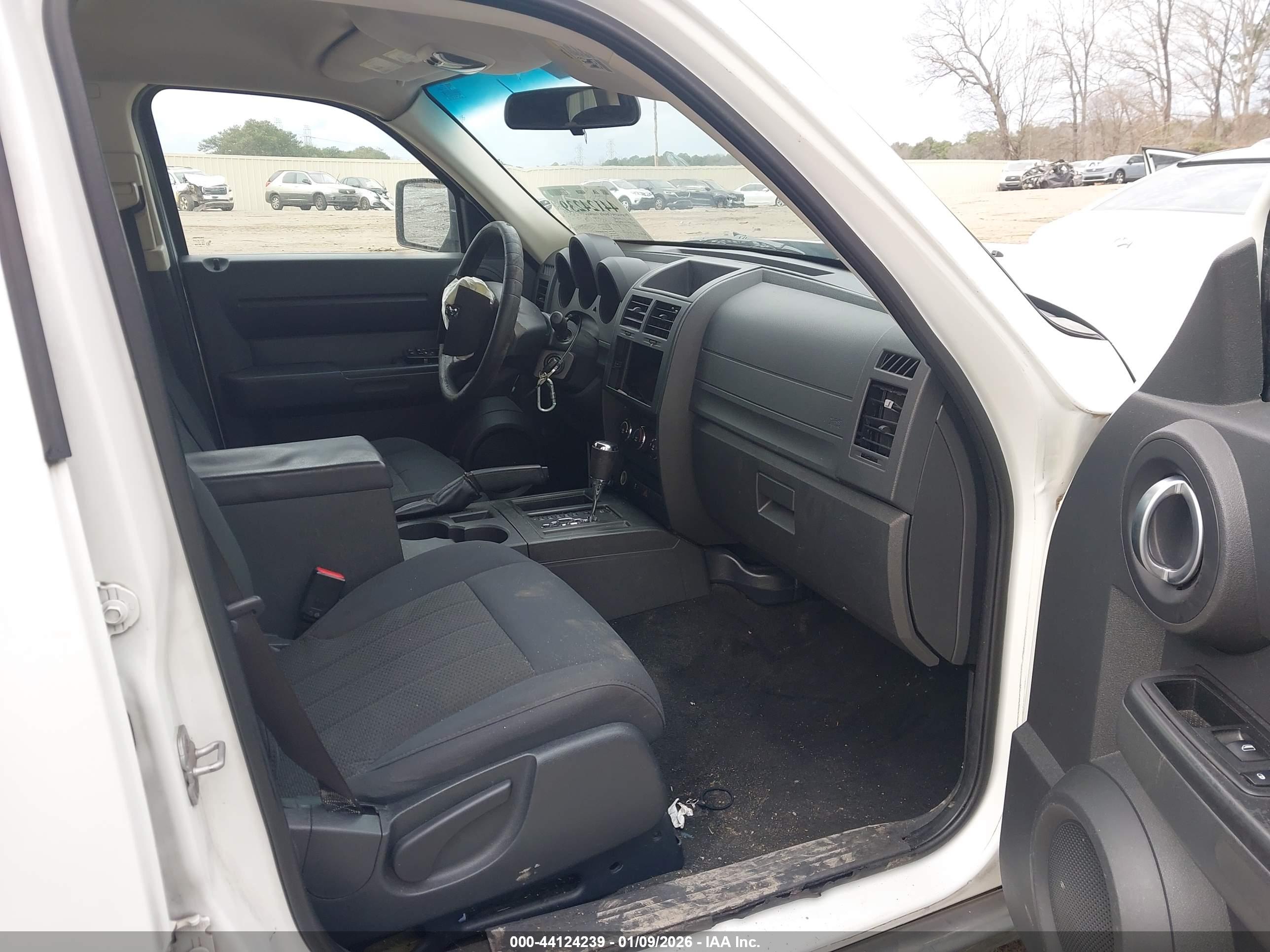 DODGE NITRO image 5