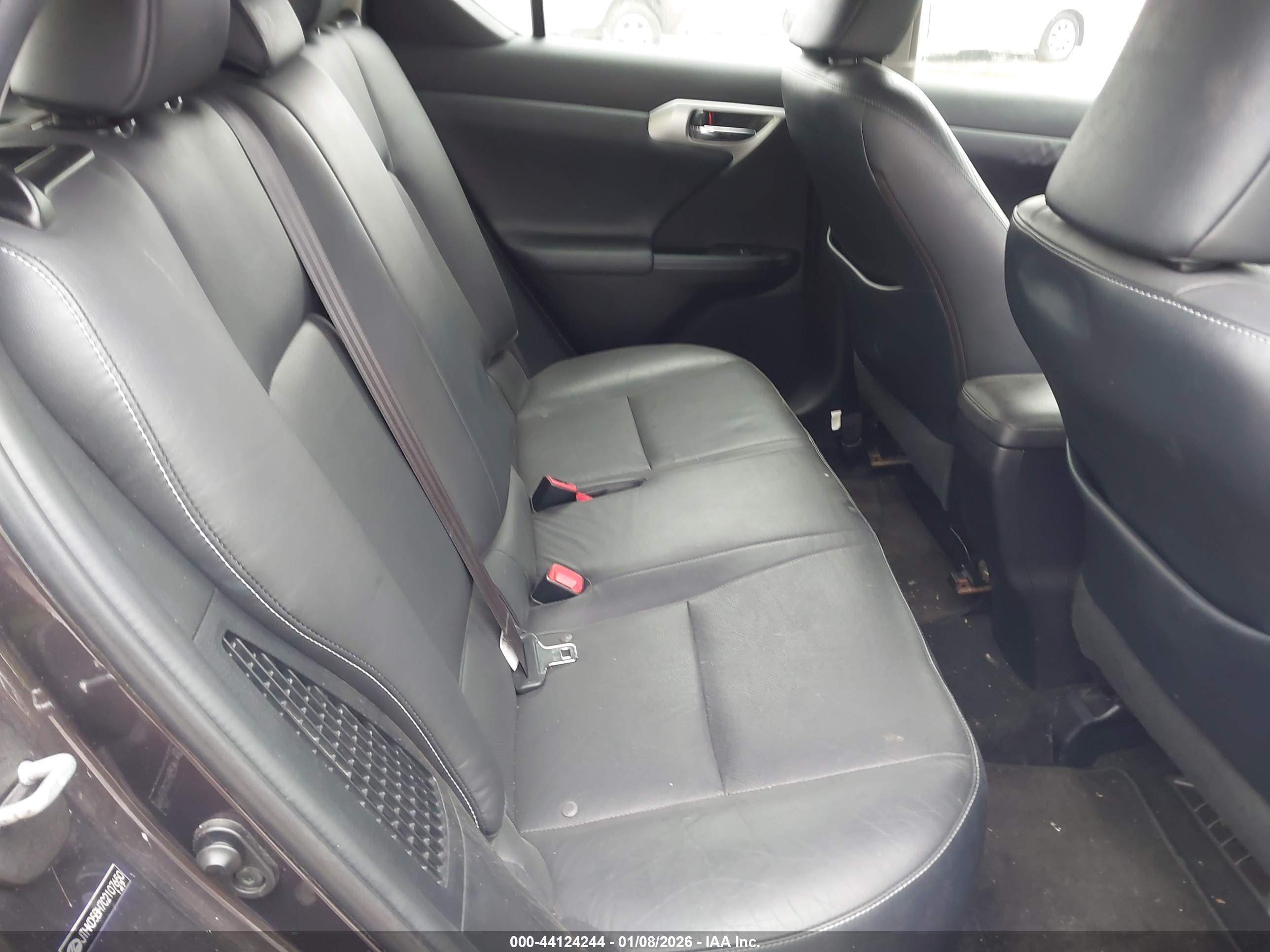 LEXUS CT image 8