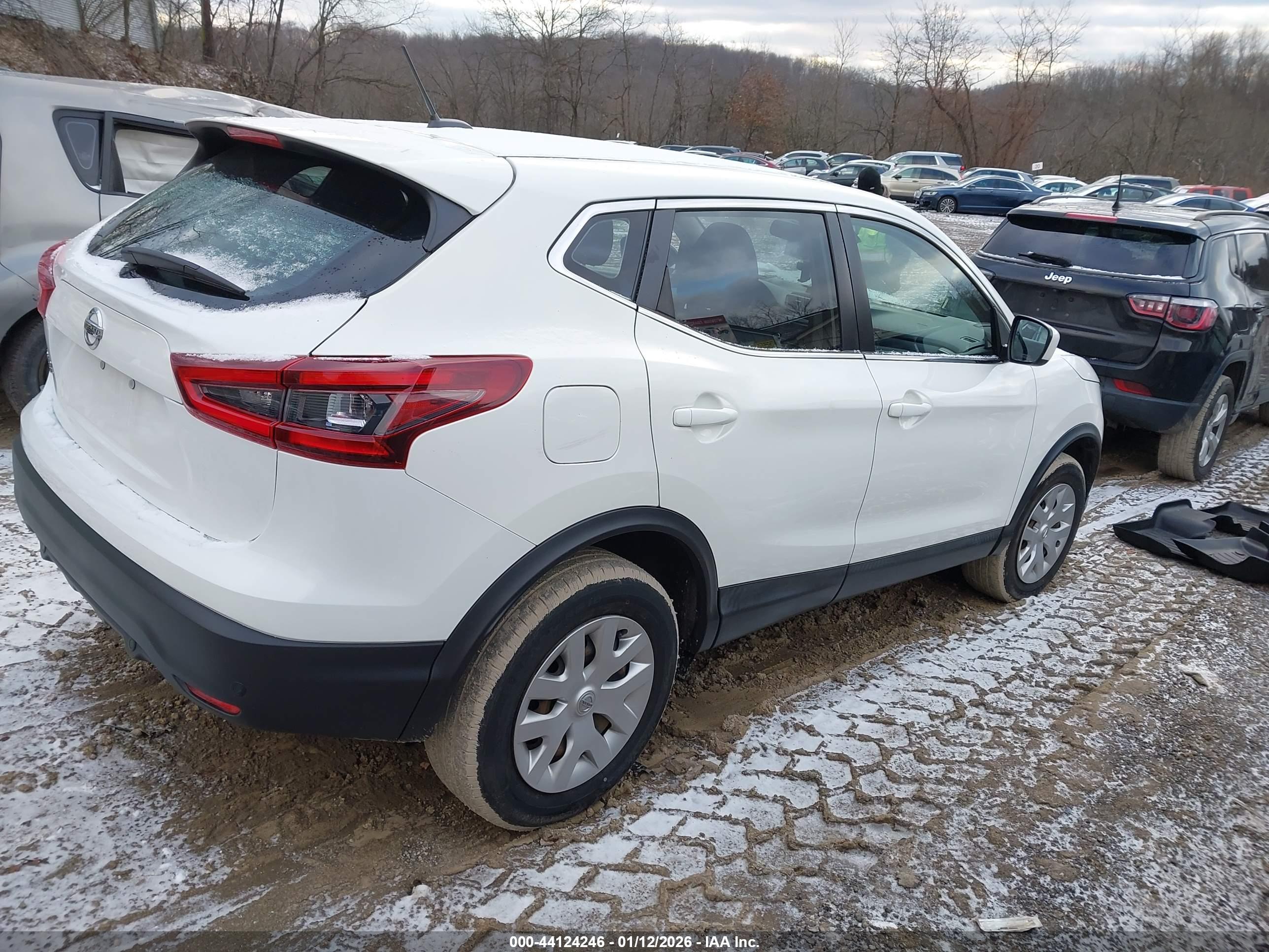 NISSAN ROGUE image 4