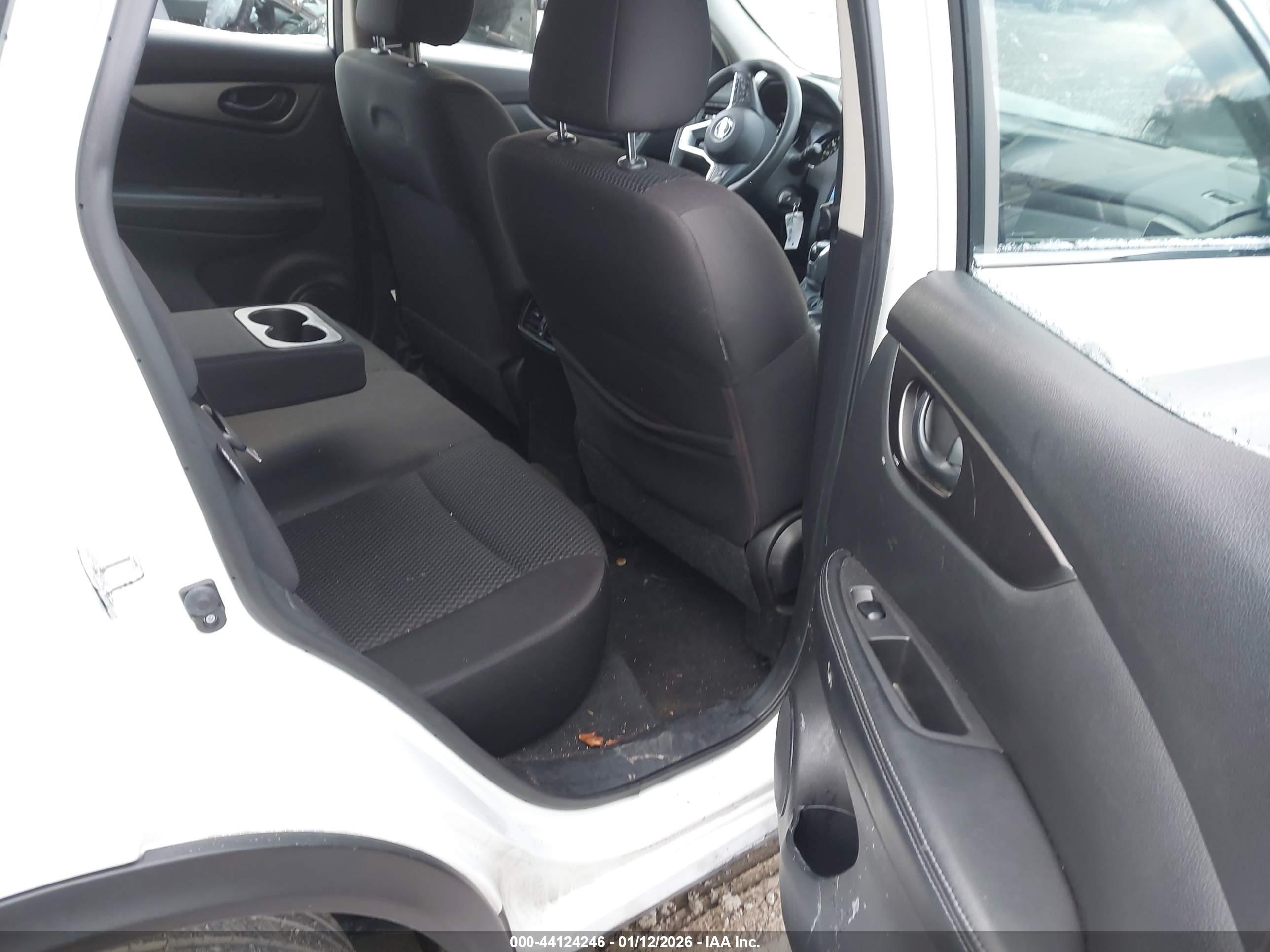 NISSAN ROGUE image 8