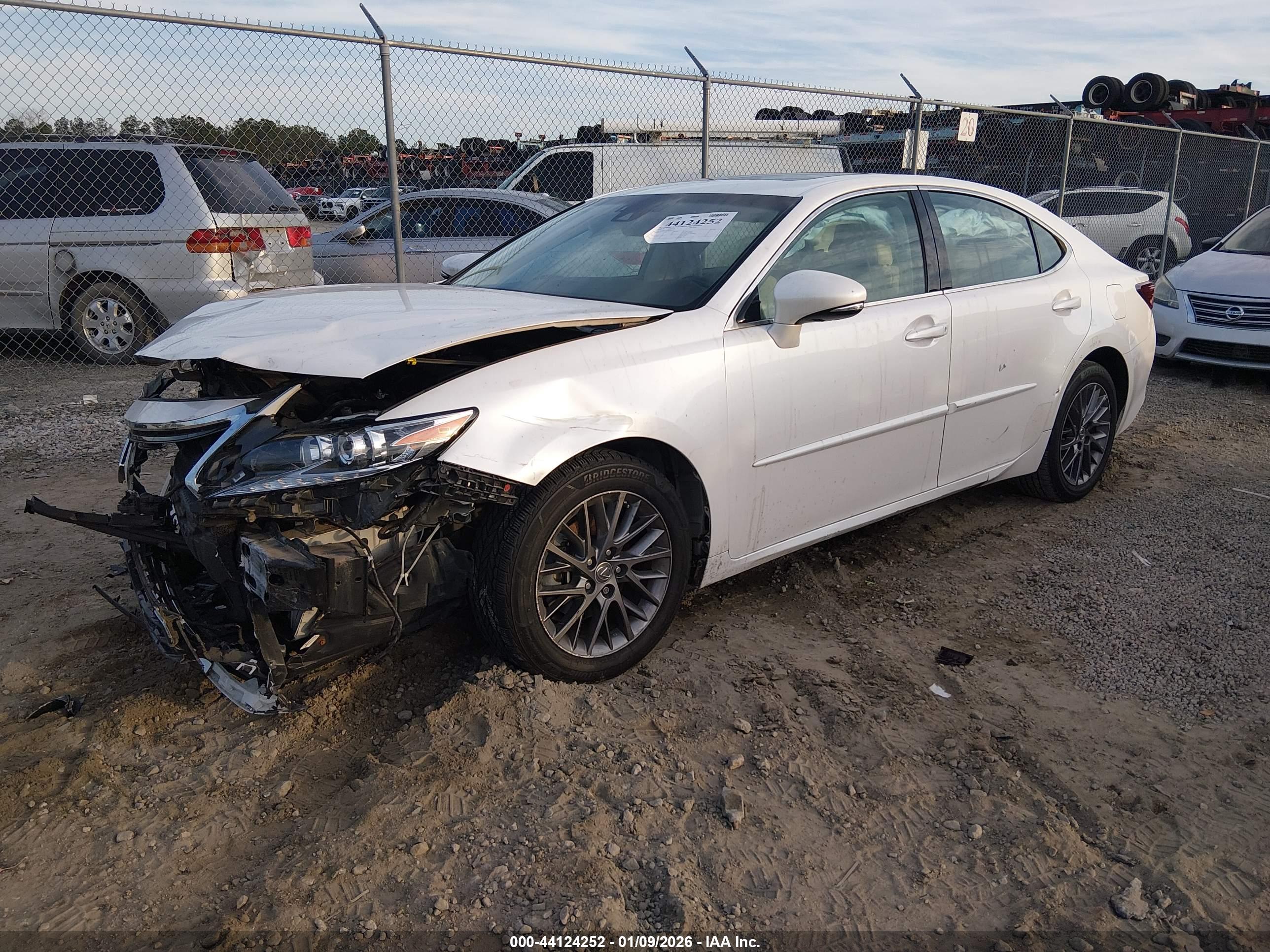 LEXUS ES image 2