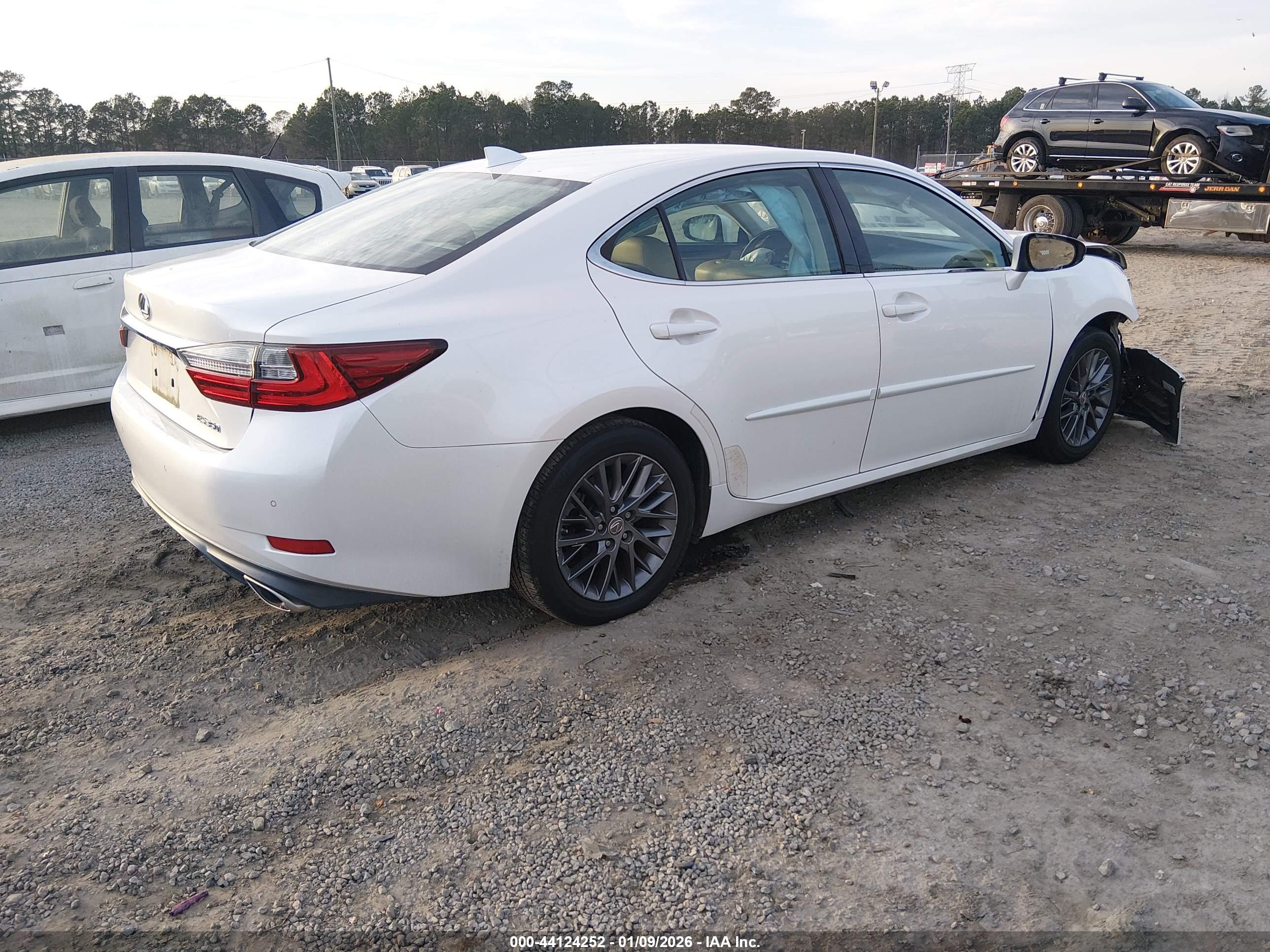 LEXUS ES image 4