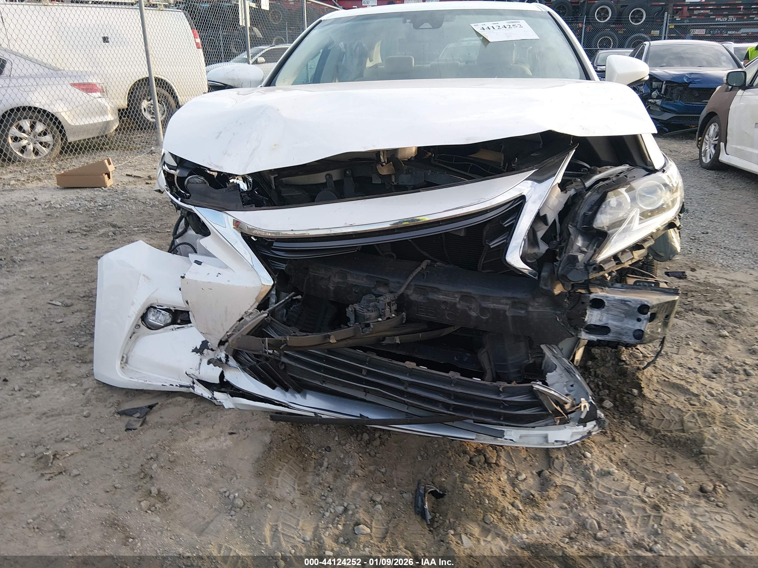 LEXUS ES image 6