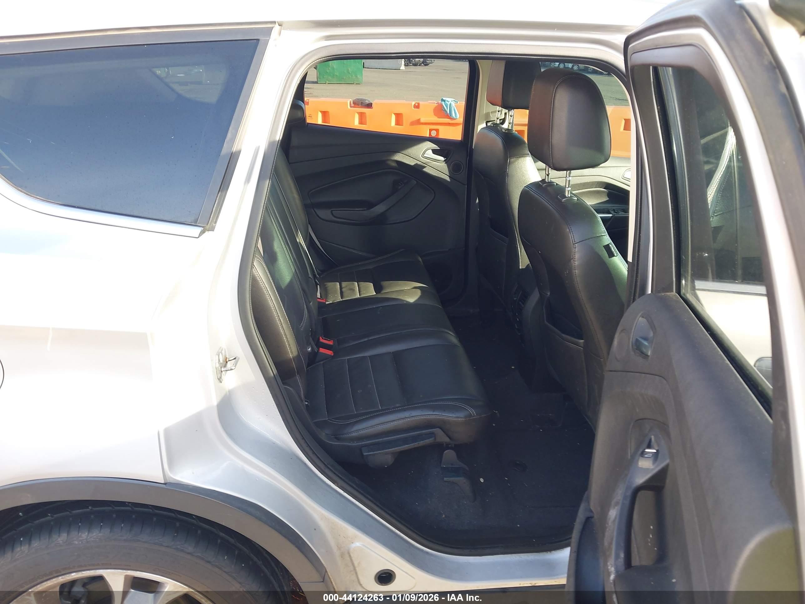 FORD ESCAPE image 8