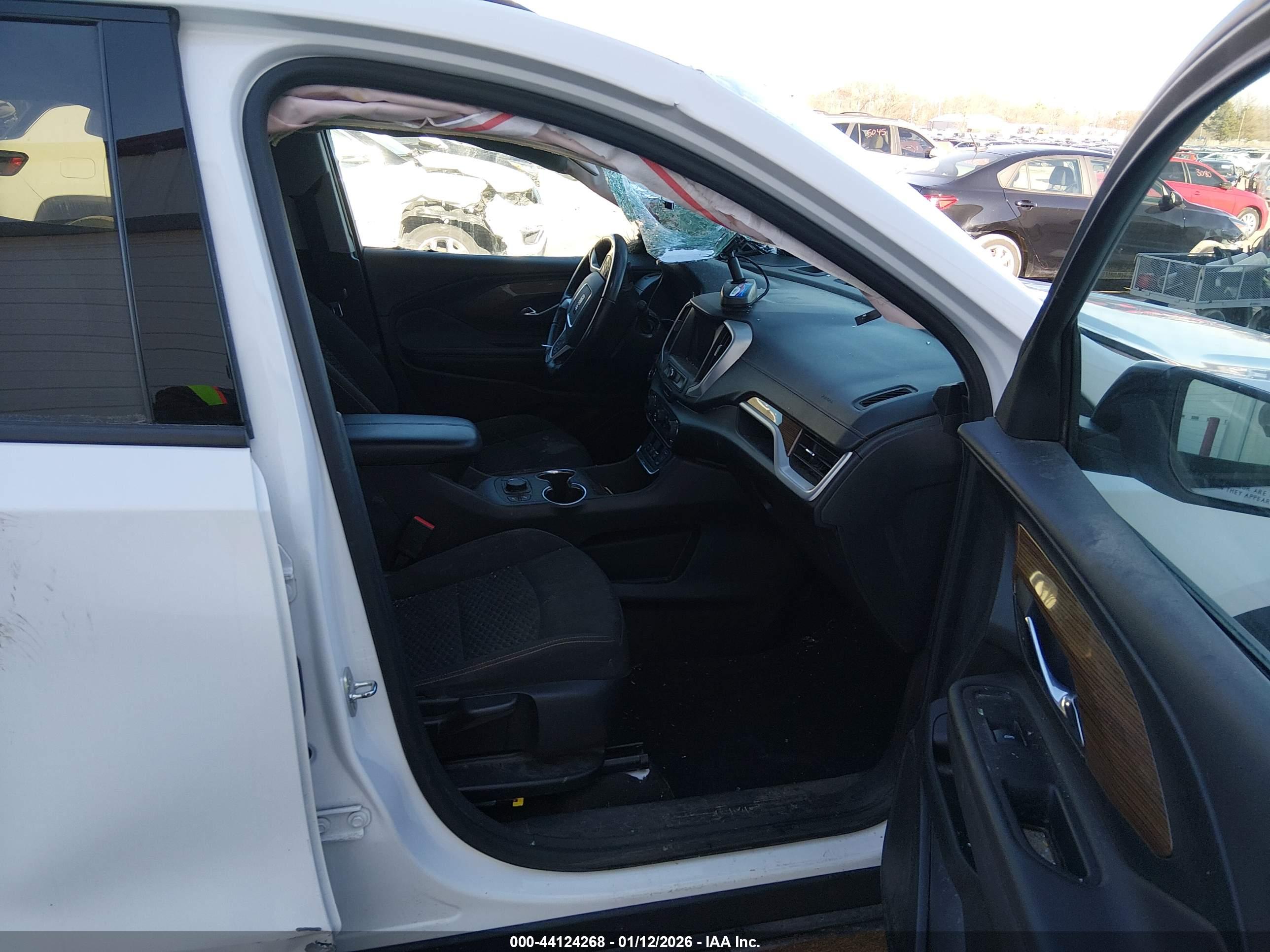 GMC TERRAIN image 5