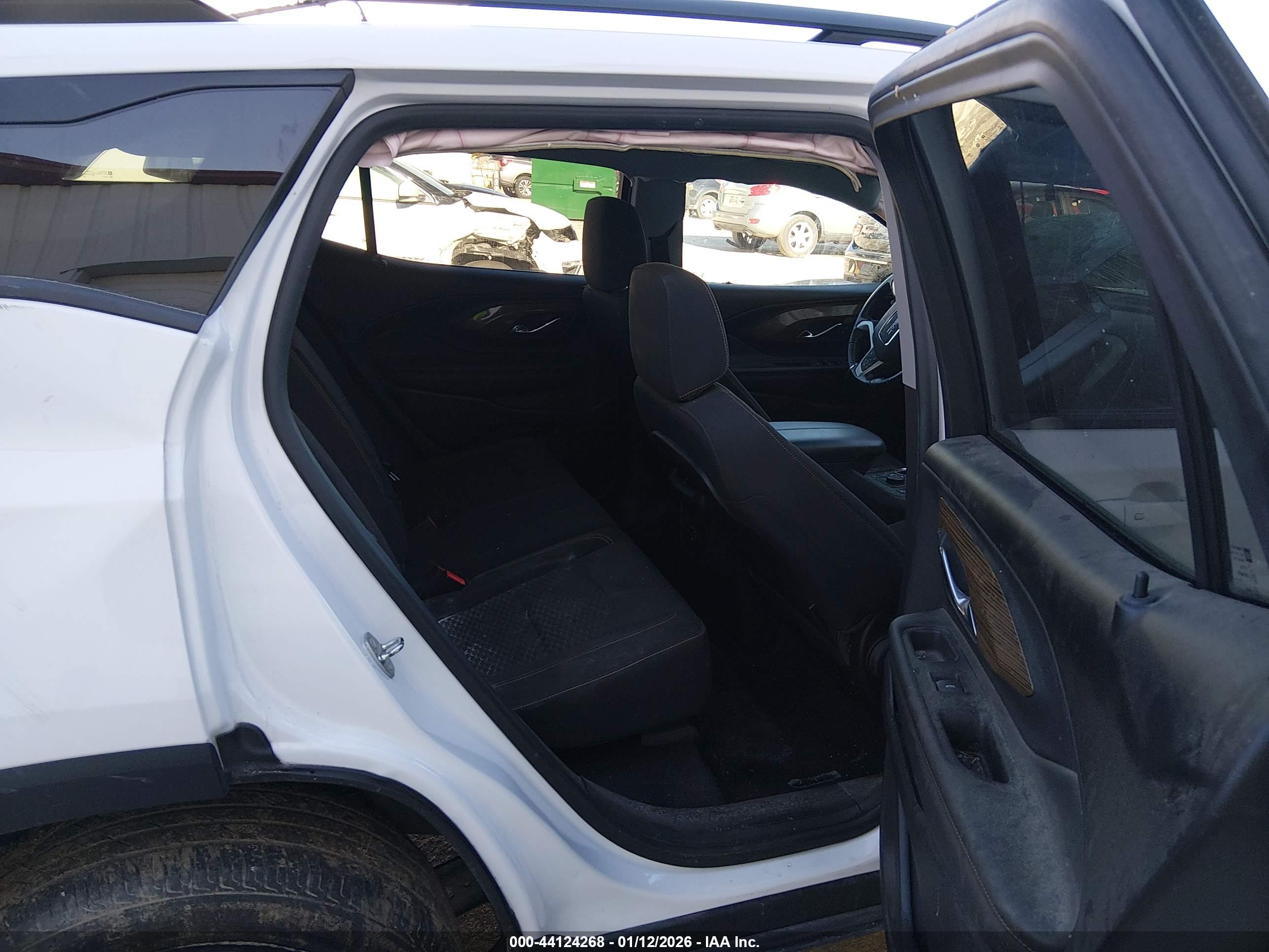 GMC TERRAIN image 8