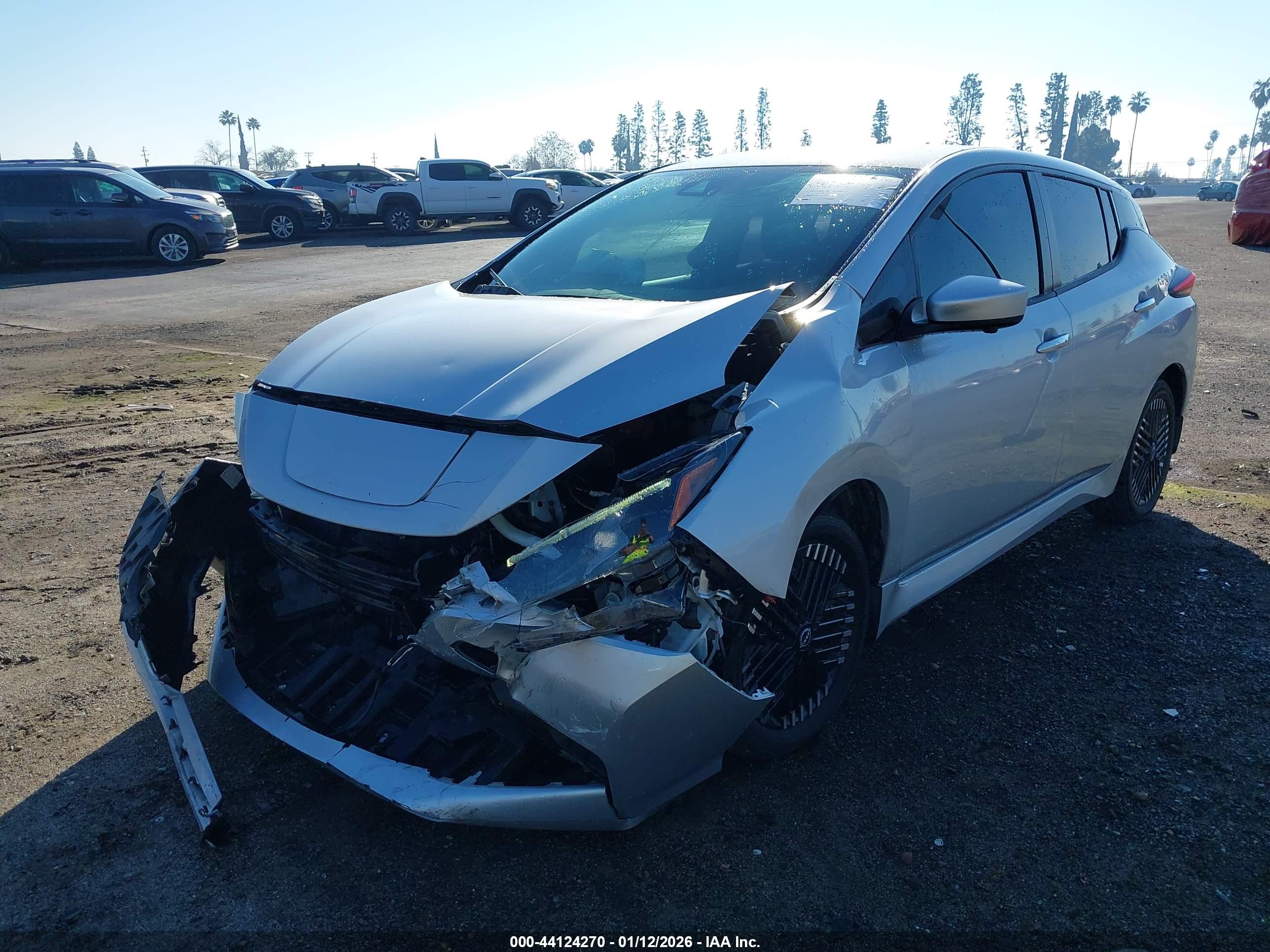 NISSAN LEAF image 2
