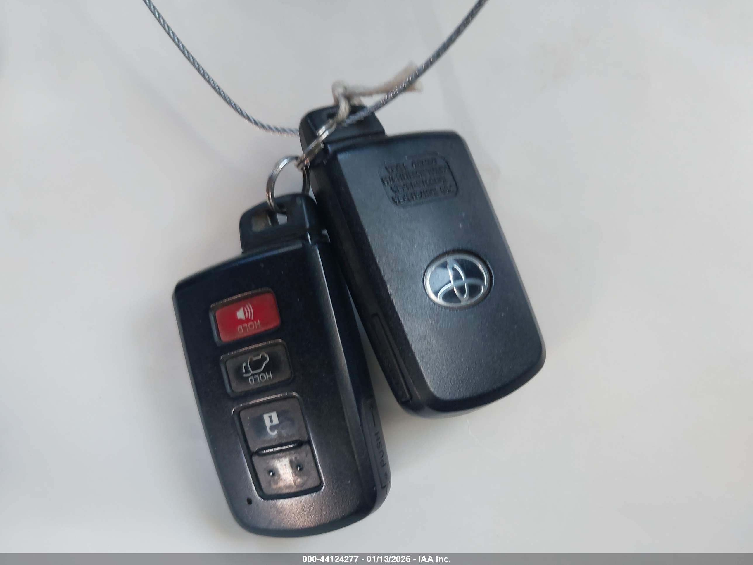 TOYOTA RAV4 image 11
