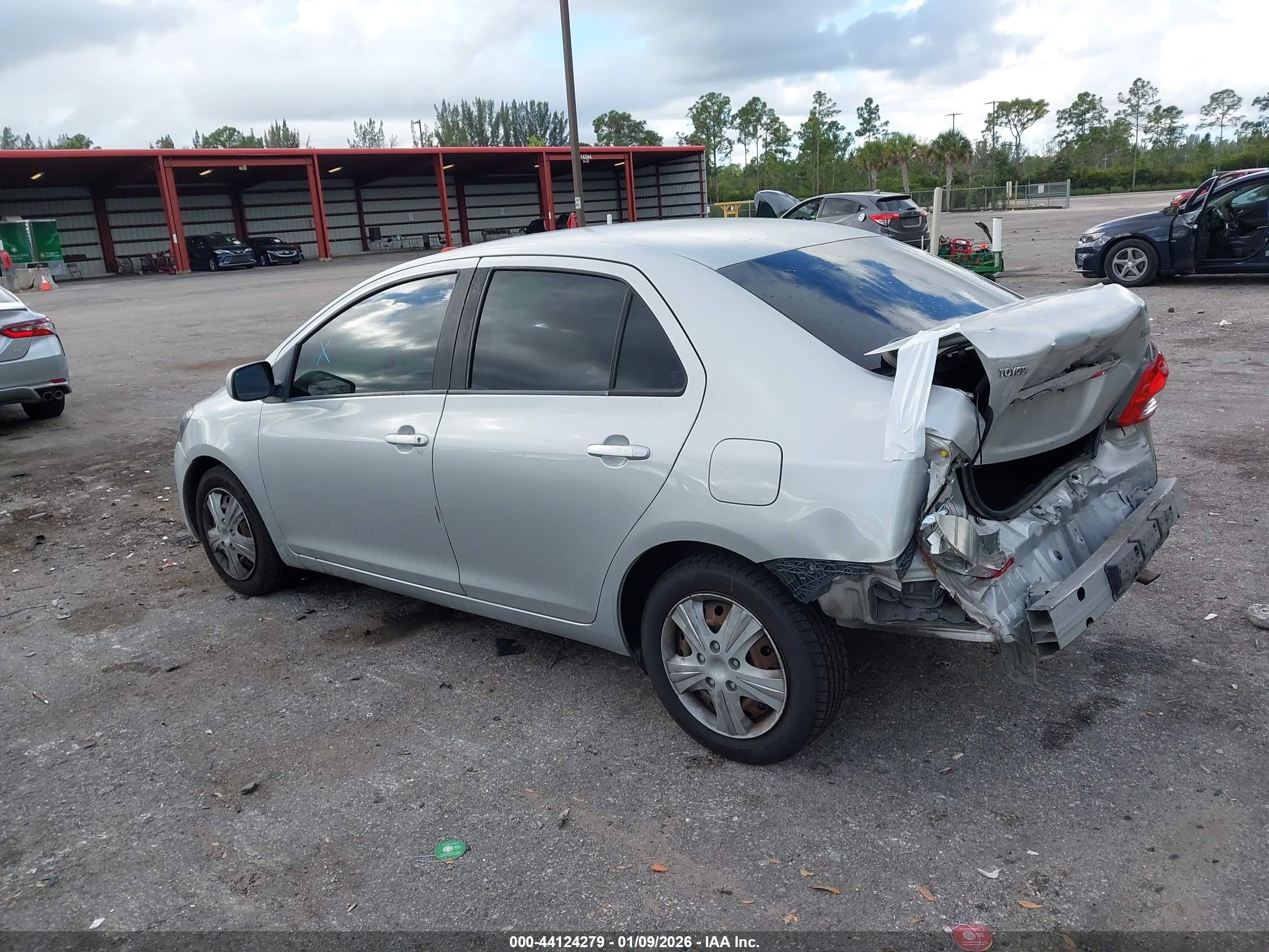 TOYOTA YARIS image 3