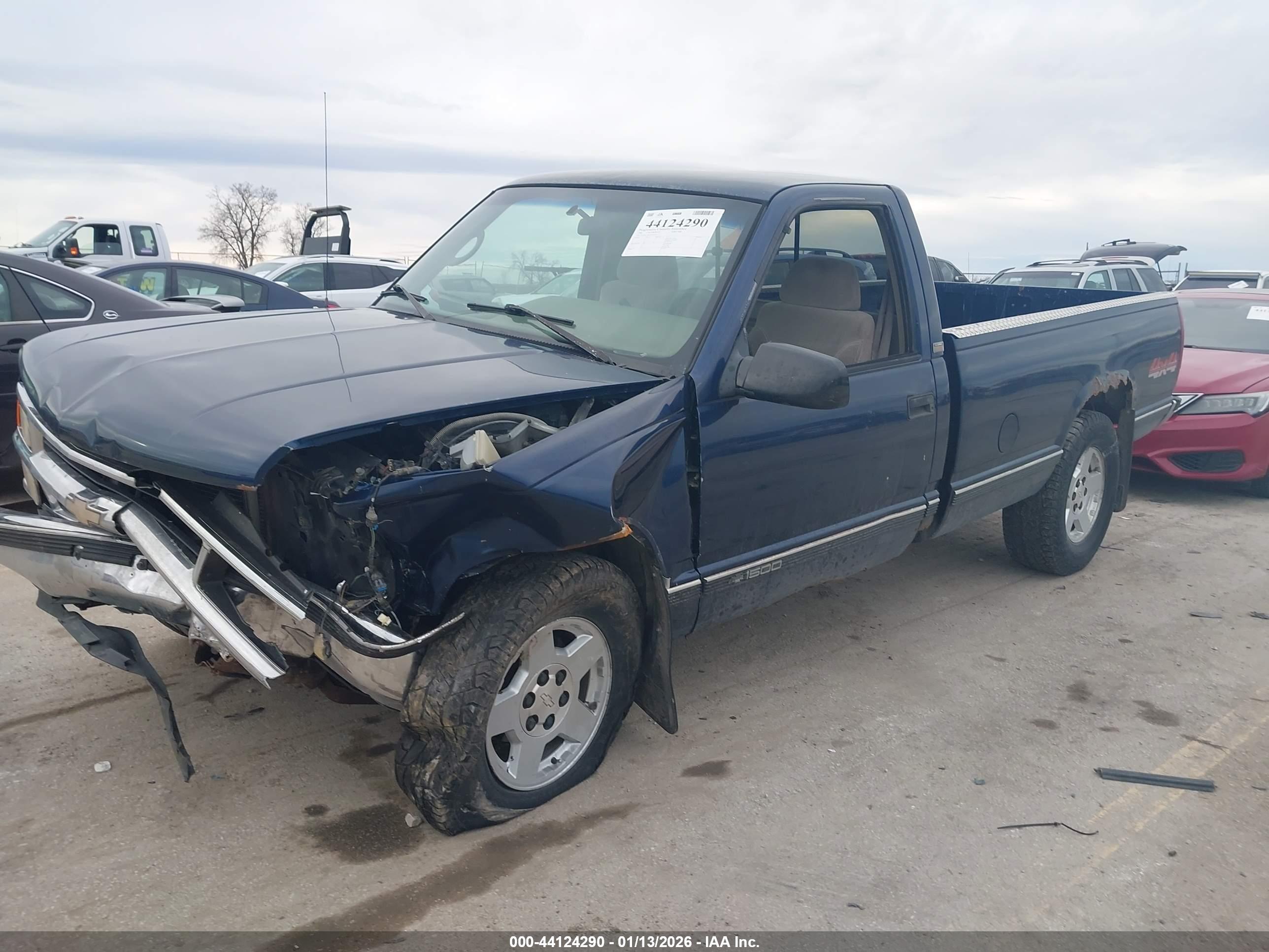 CHEVROLET GMT-400 image 2