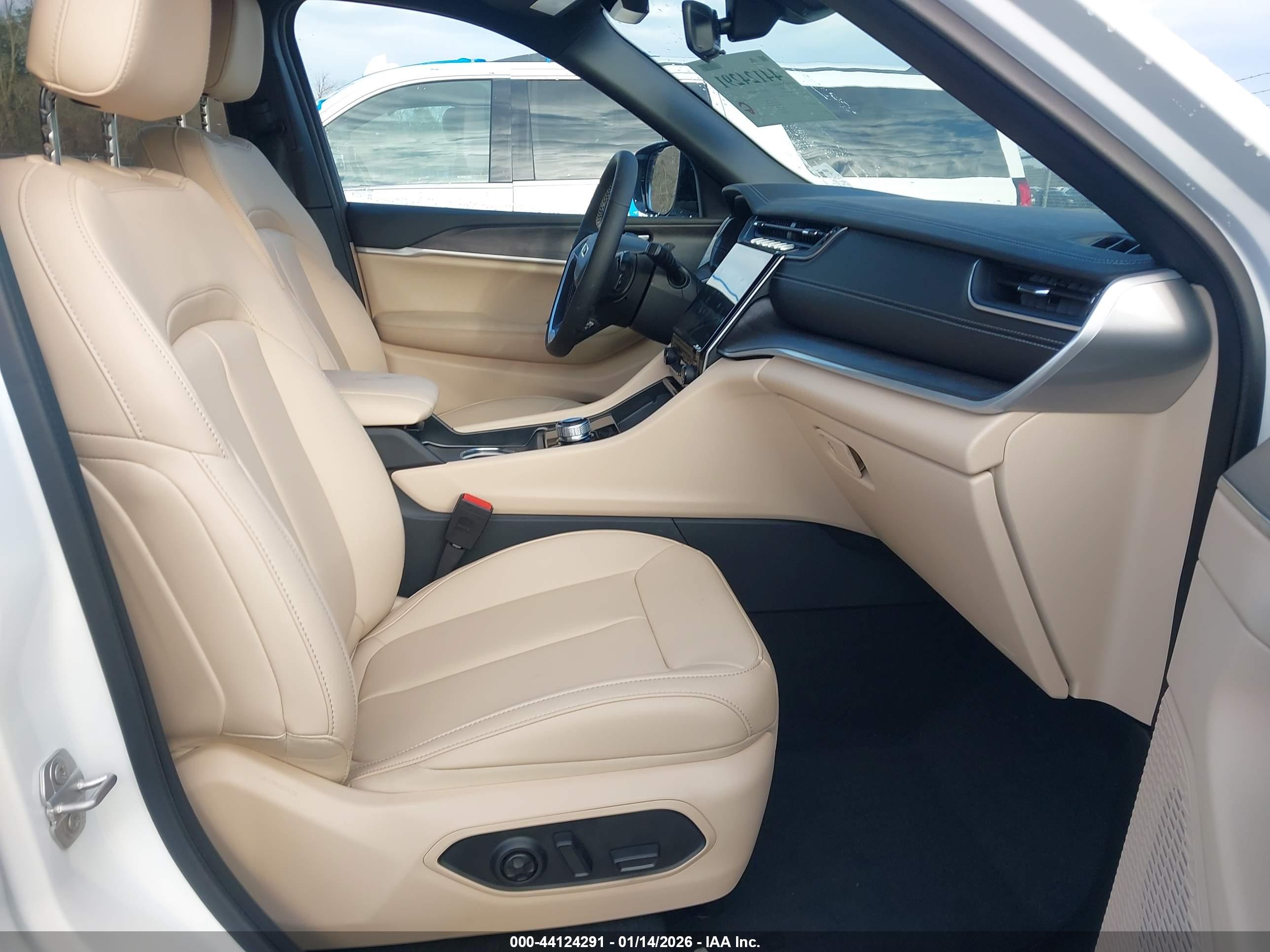 JEEP GRAND image 5