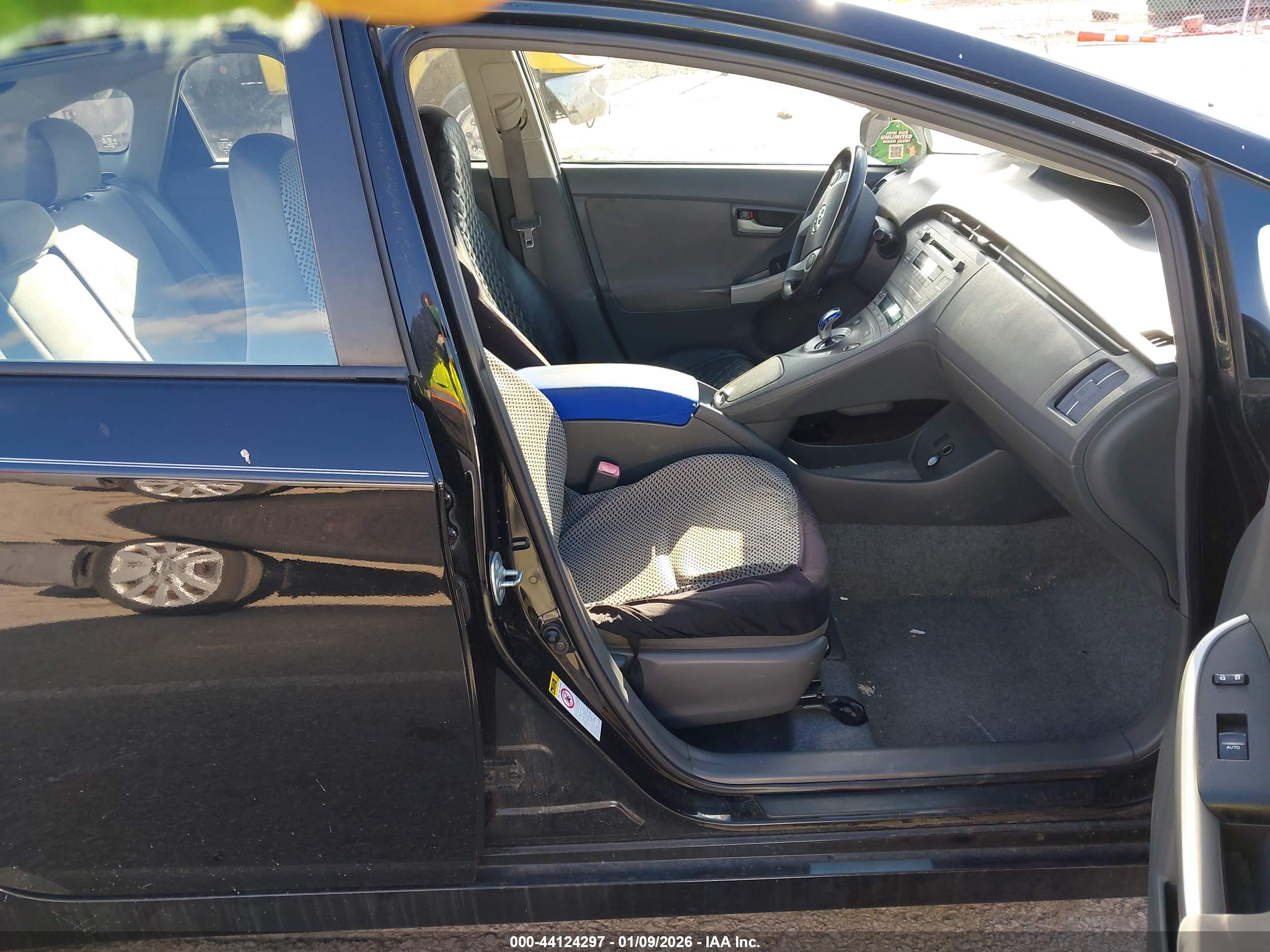 TOYOTA PRIUS image 5