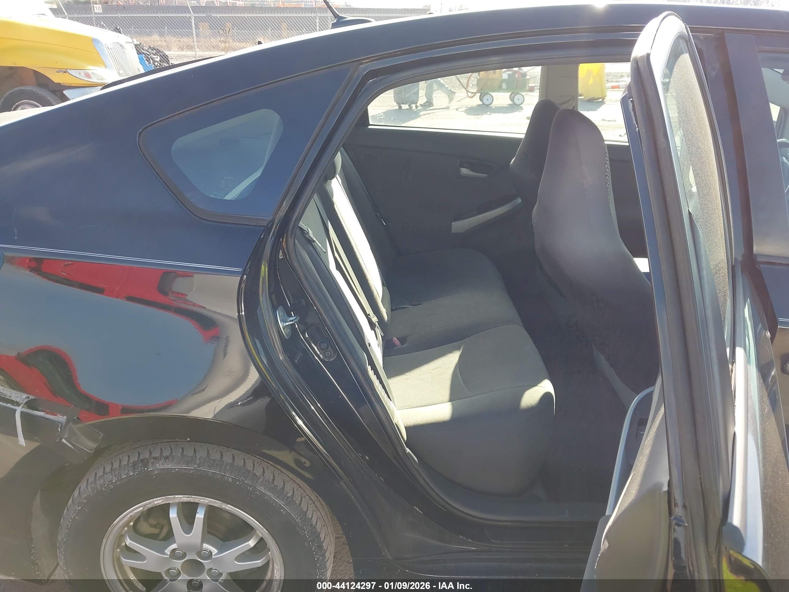 TOYOTA PRIUS image 8