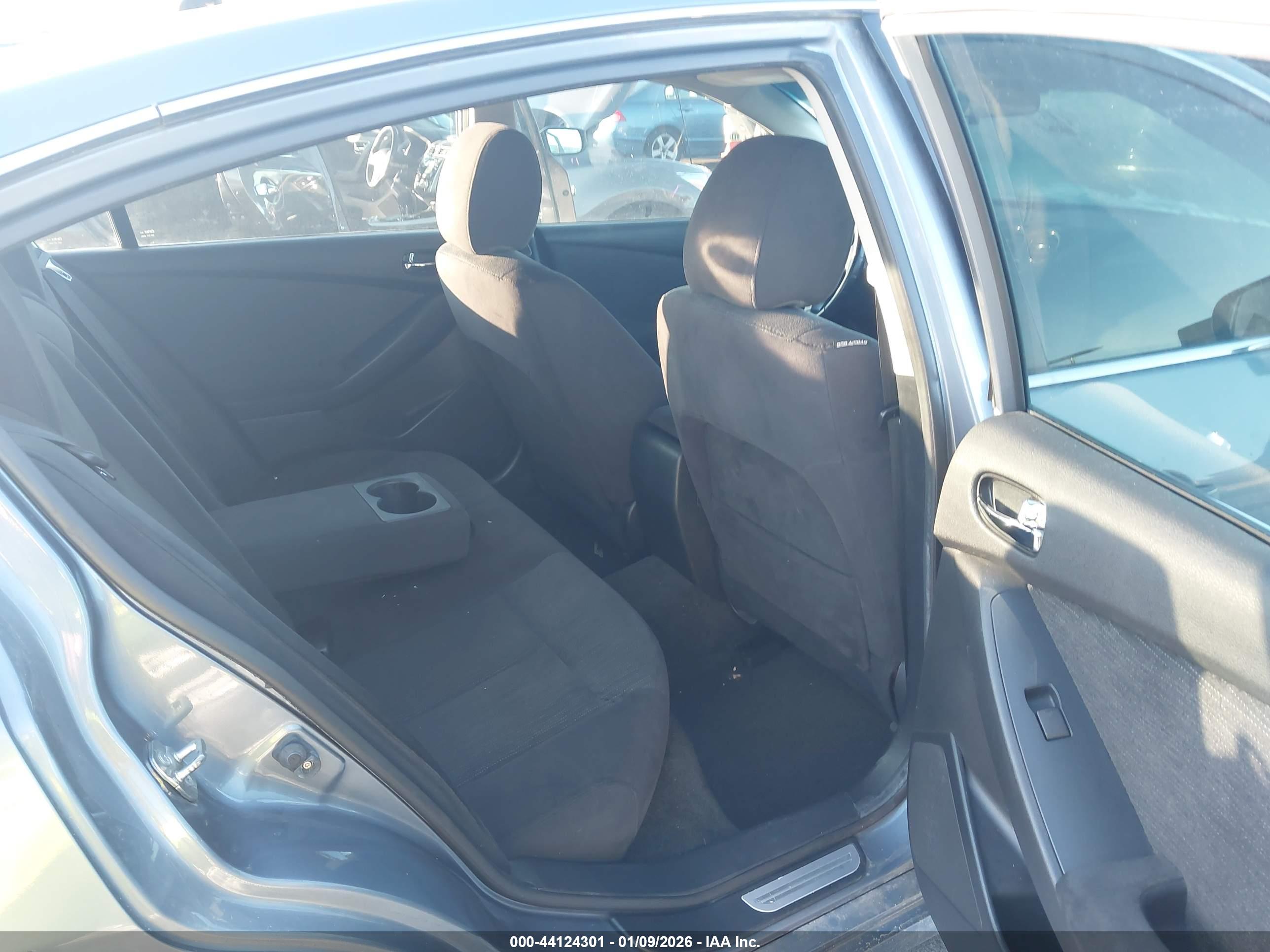 NISSAN ALTIMA image 8