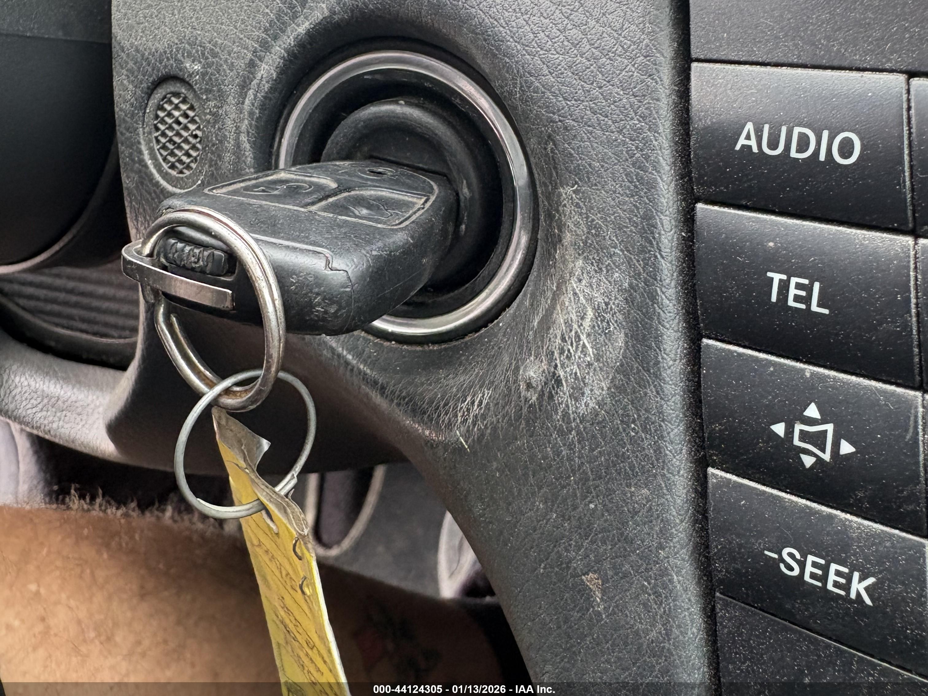 MERCEDES-BENZ E image 11