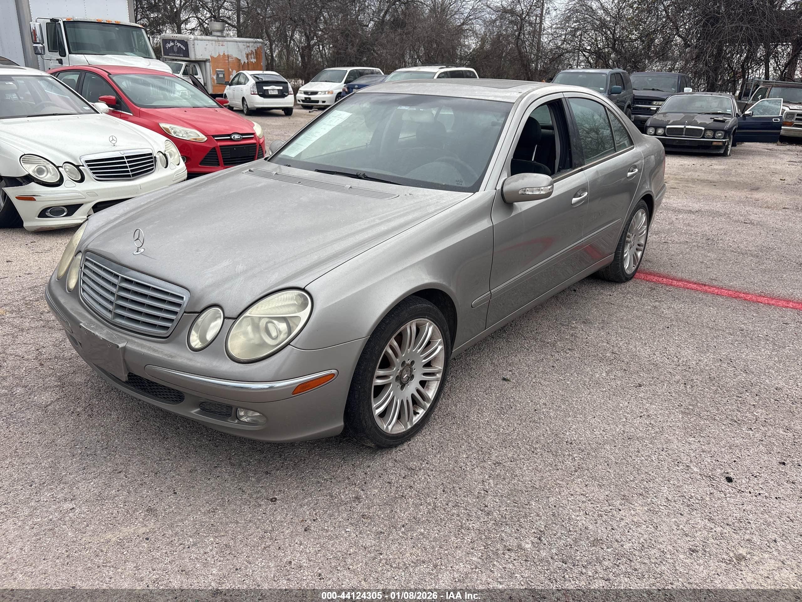 MERCEDES-BENZ E image 2
