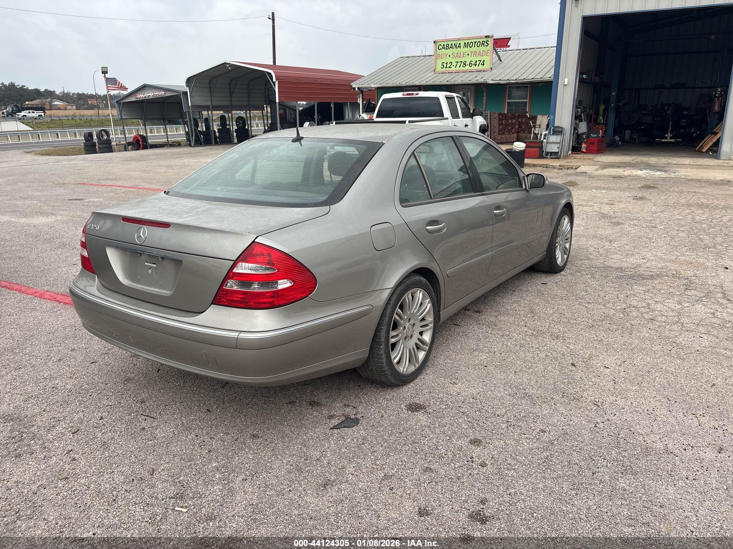MERCEDES-BENZ E image 4