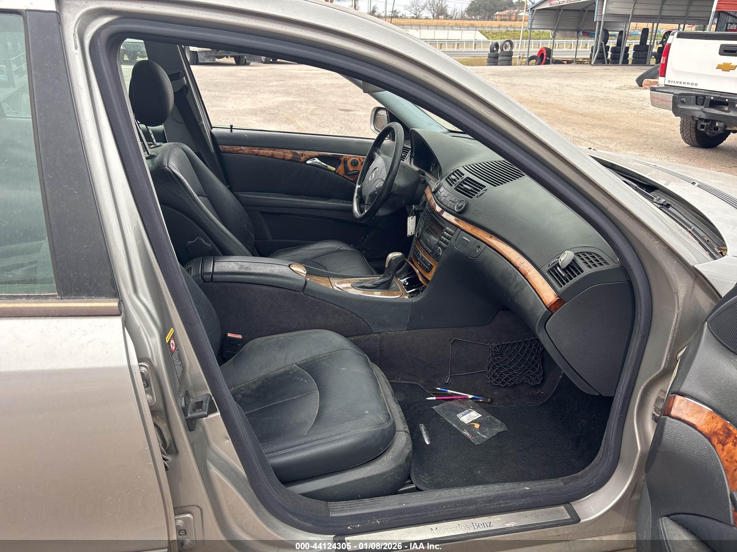 MERCEDES-BENZ E image 5