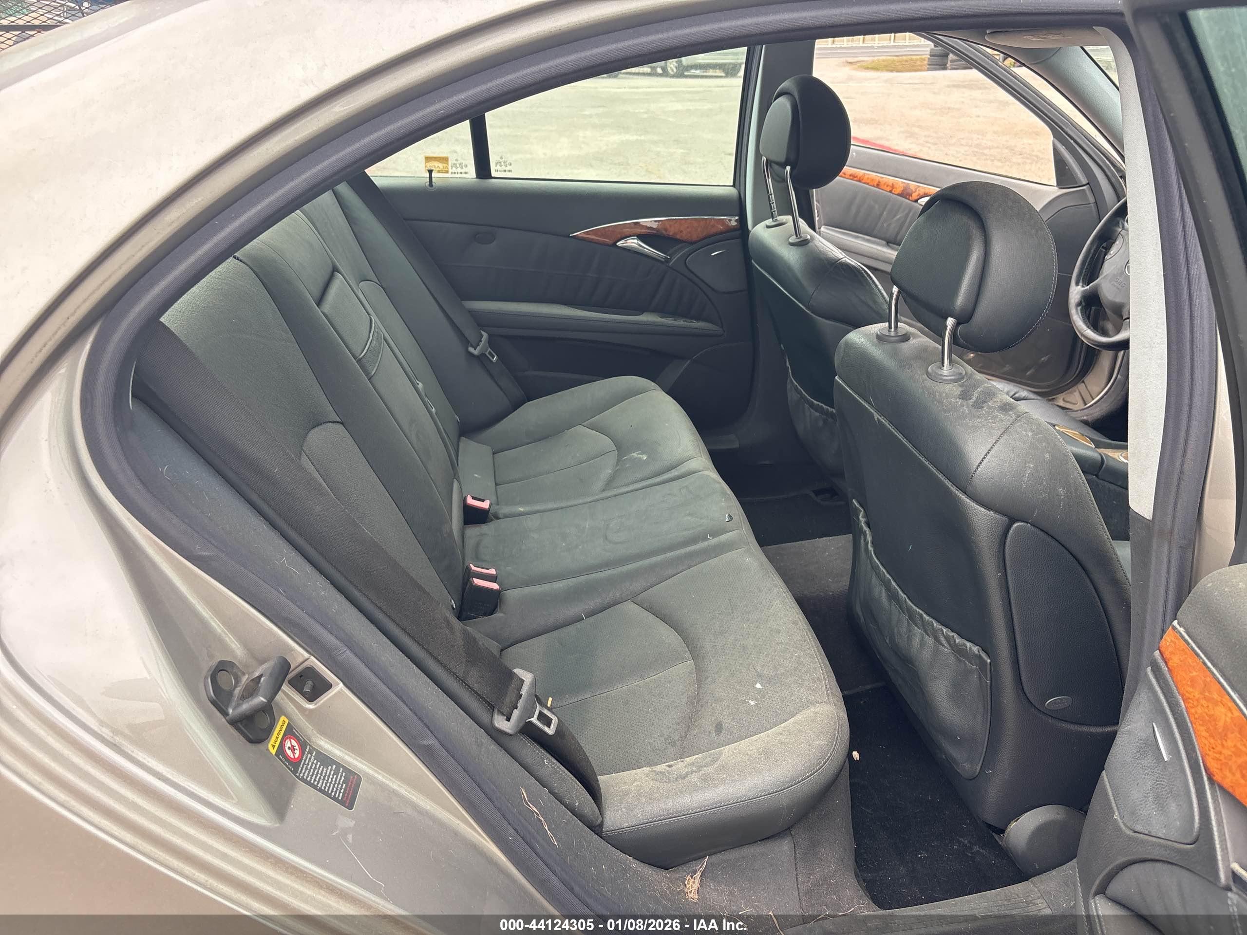 MERCEDES-BENZ E image 8