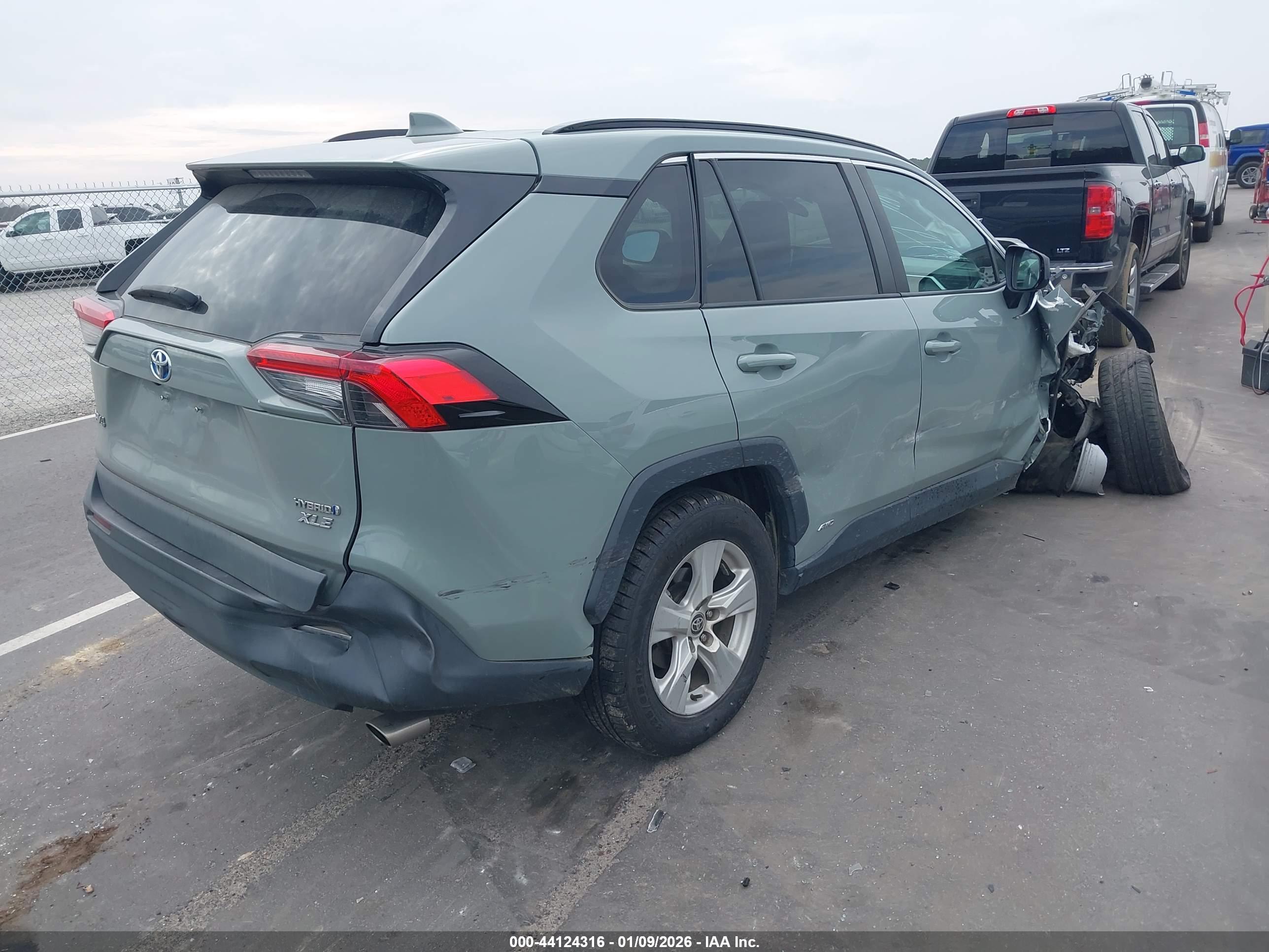TOYOTA RAV4 image 4