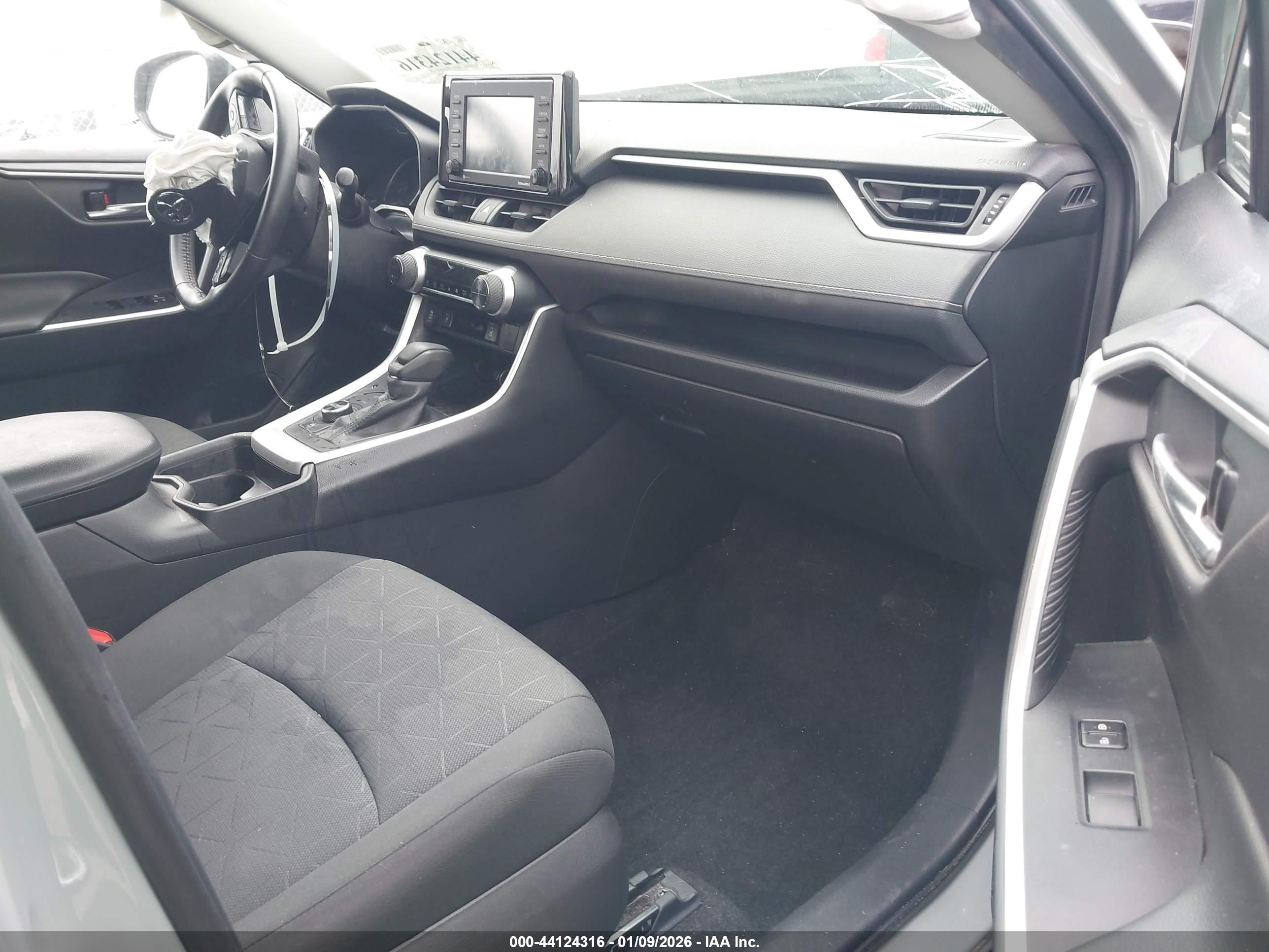 TOYOTA RAV4 image 5