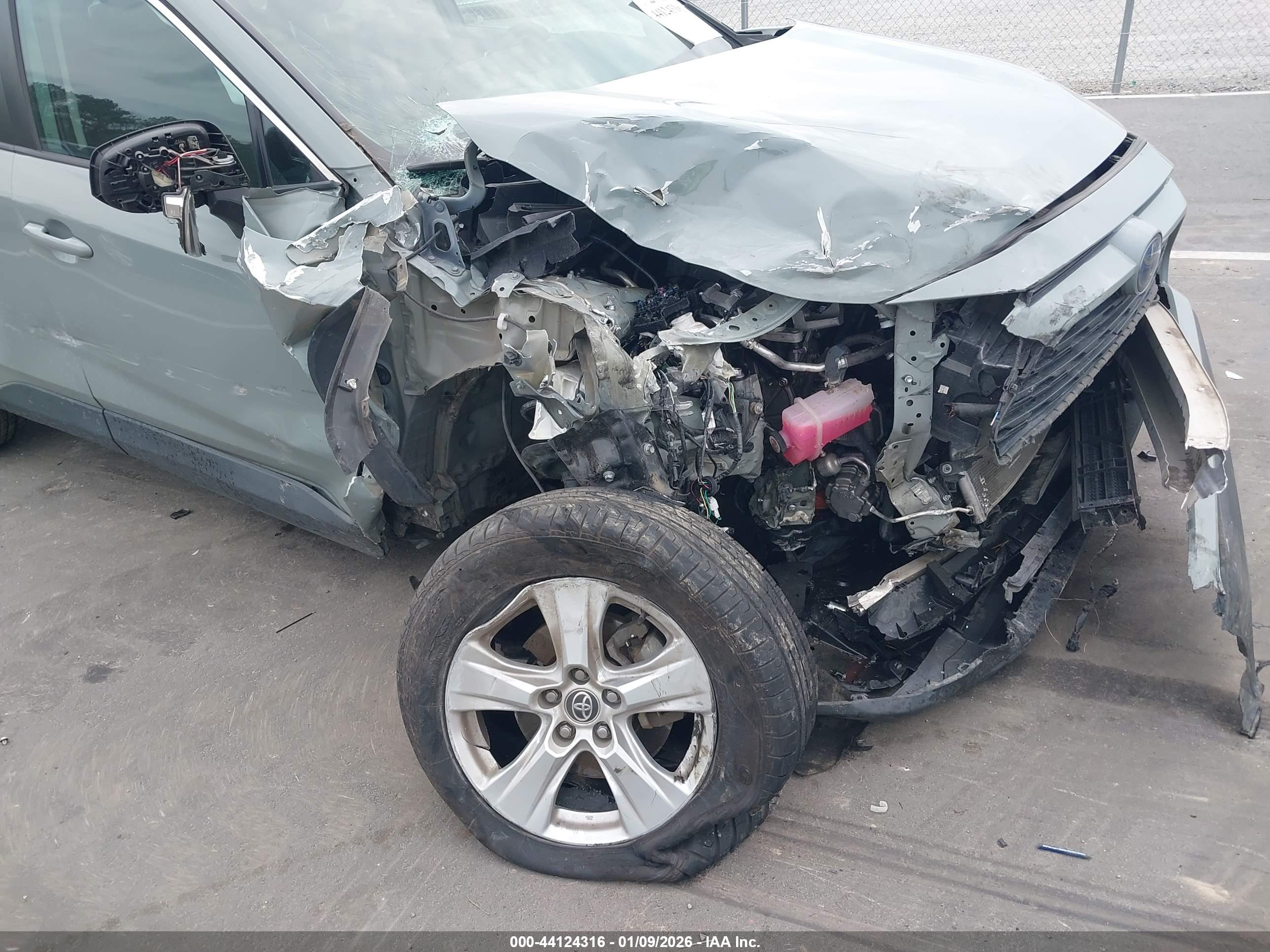 TOYOTA RAV4 image 6