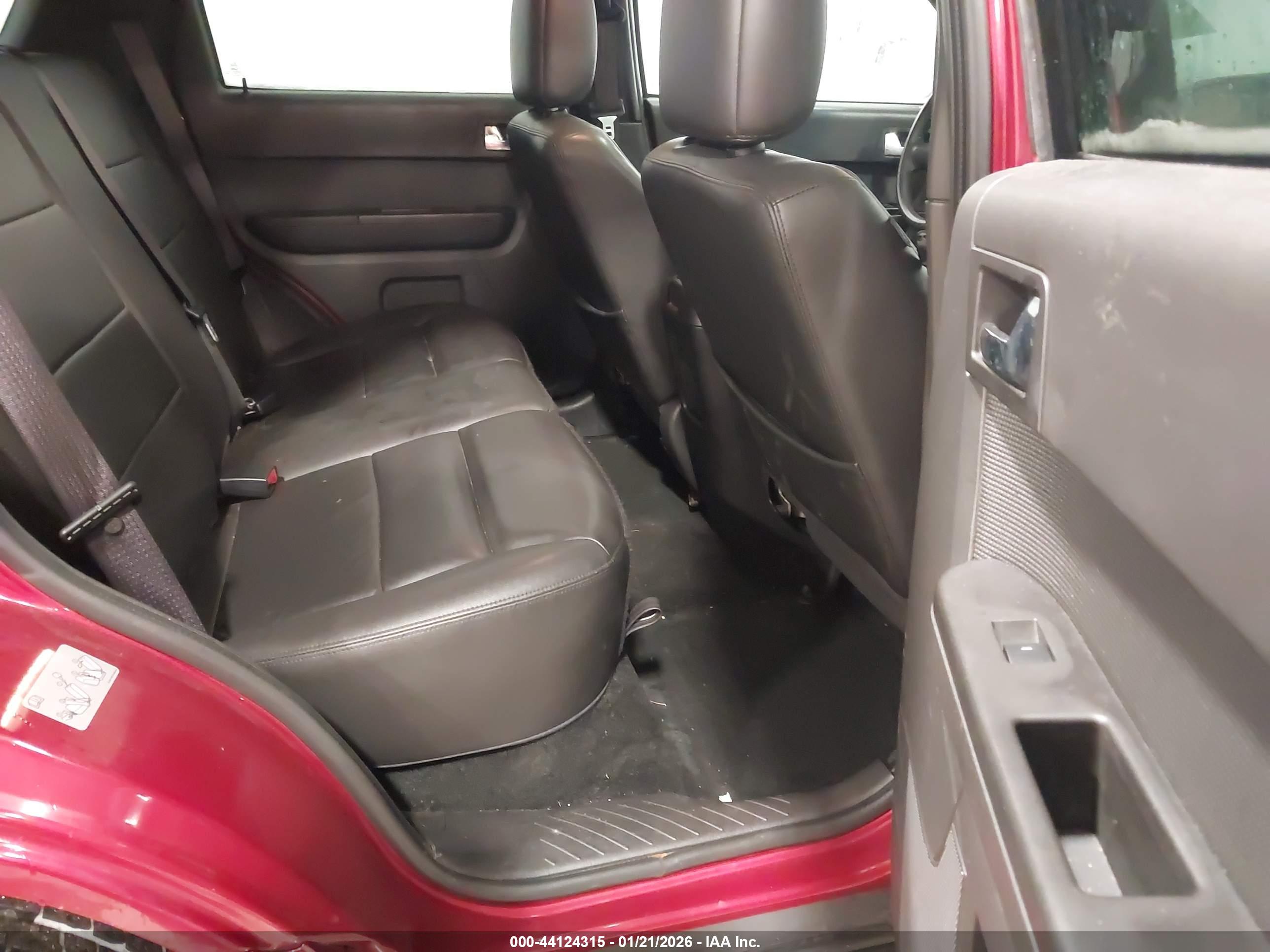 FORD ESCAPE image 8