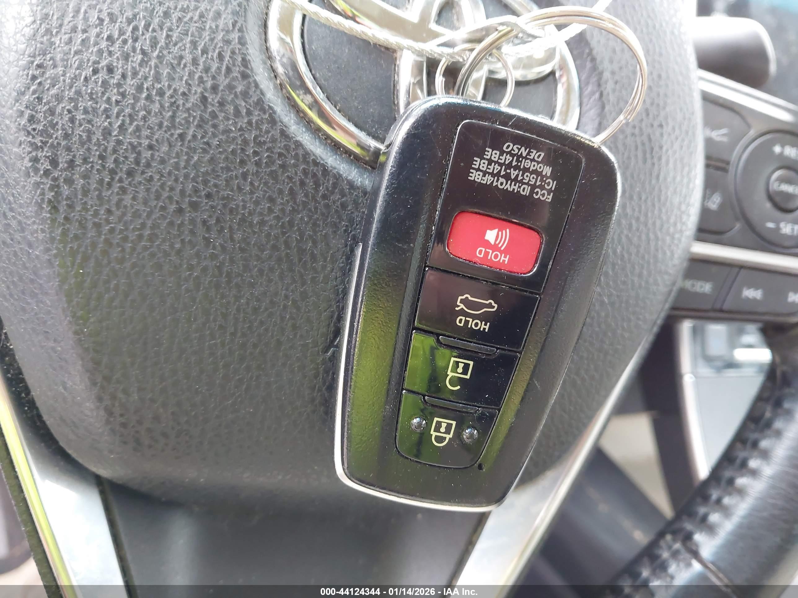 TOYOTA AVALON image 11