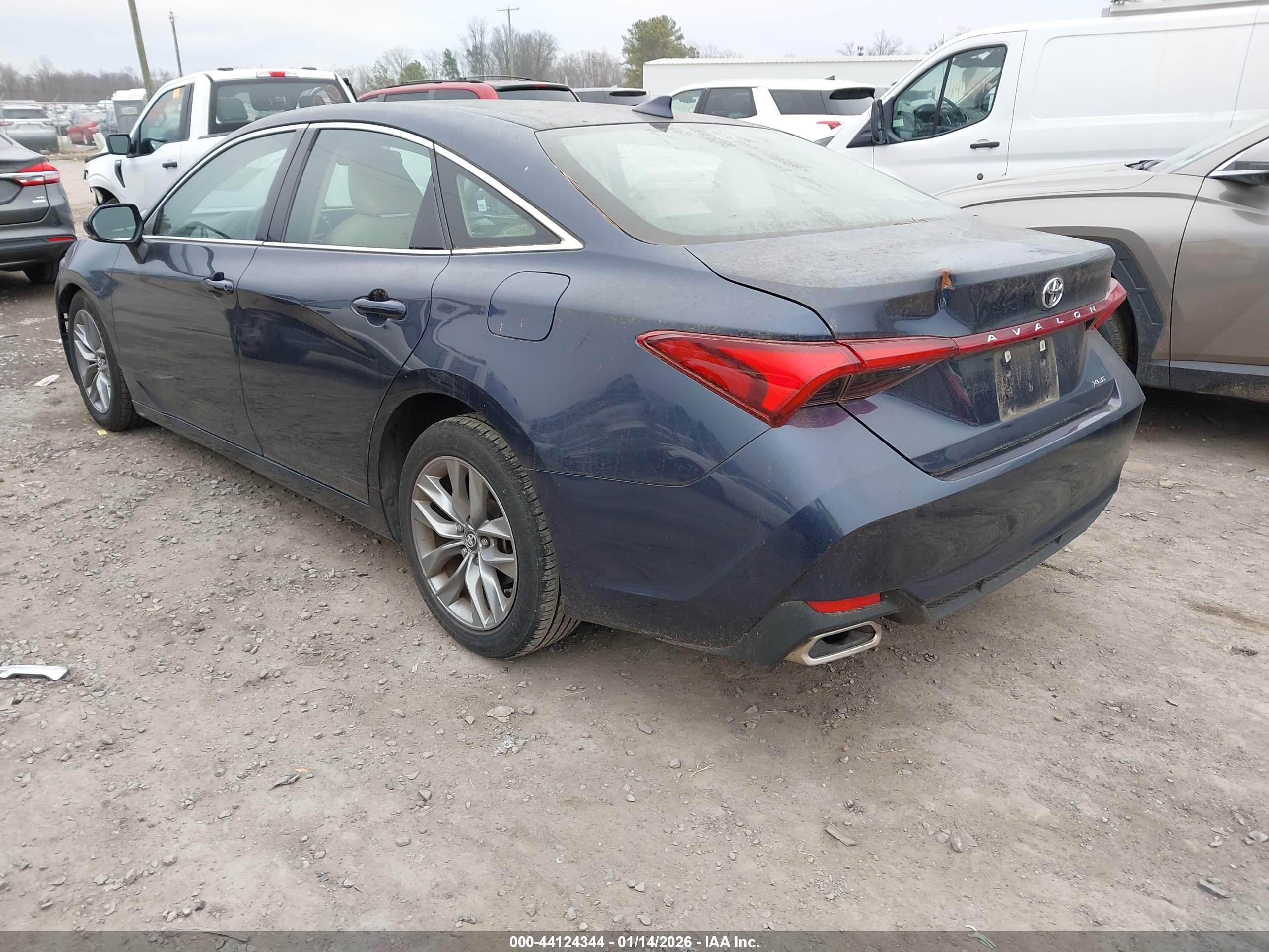 TOYOTA AVALON image 3