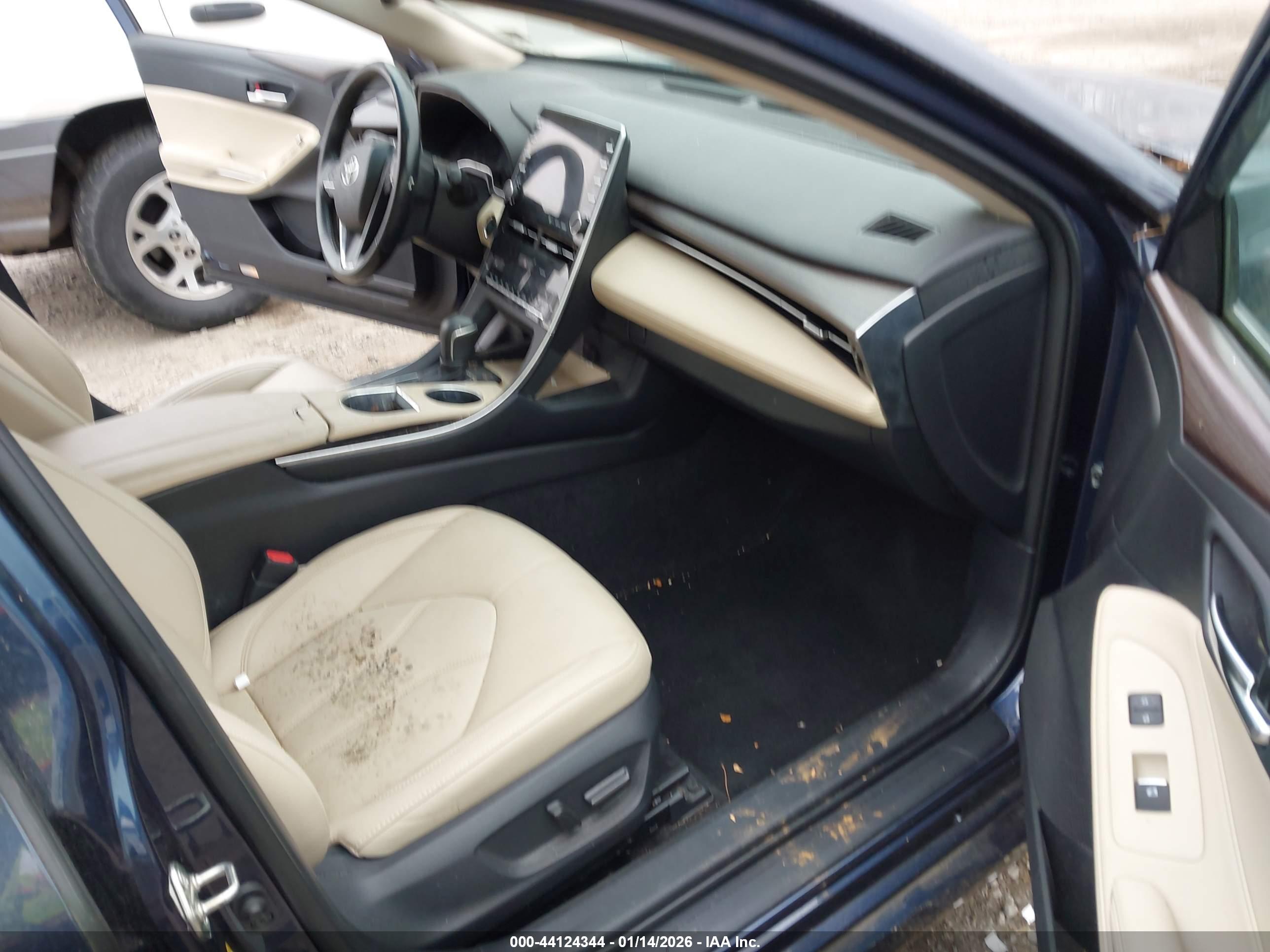 TOYOTA AVALON image 5