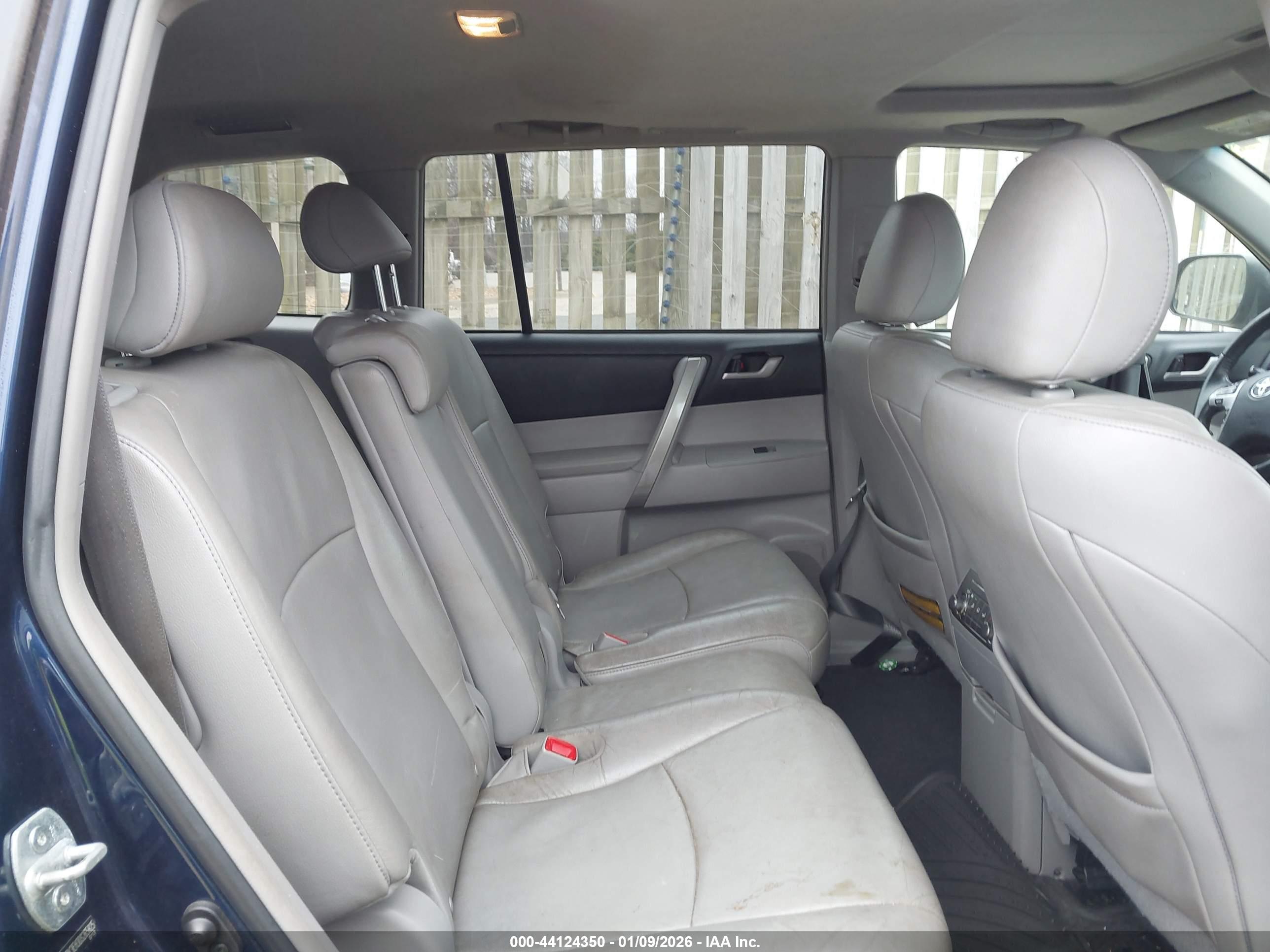 TOYOTA HIGHLANDER image 8