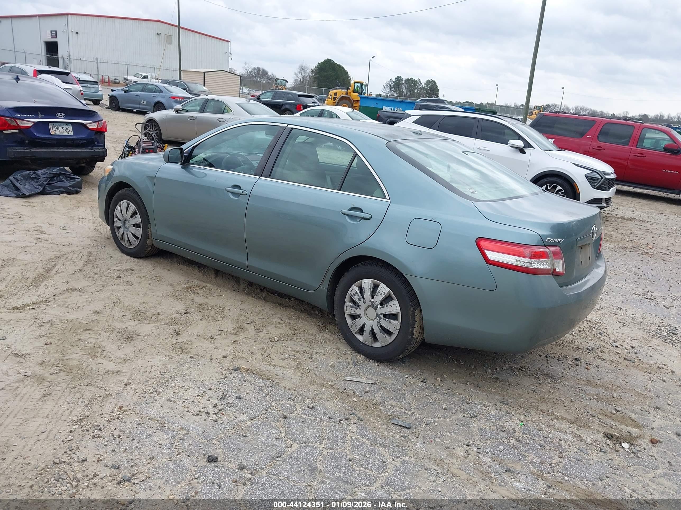TOYOTA CAMRY image 3