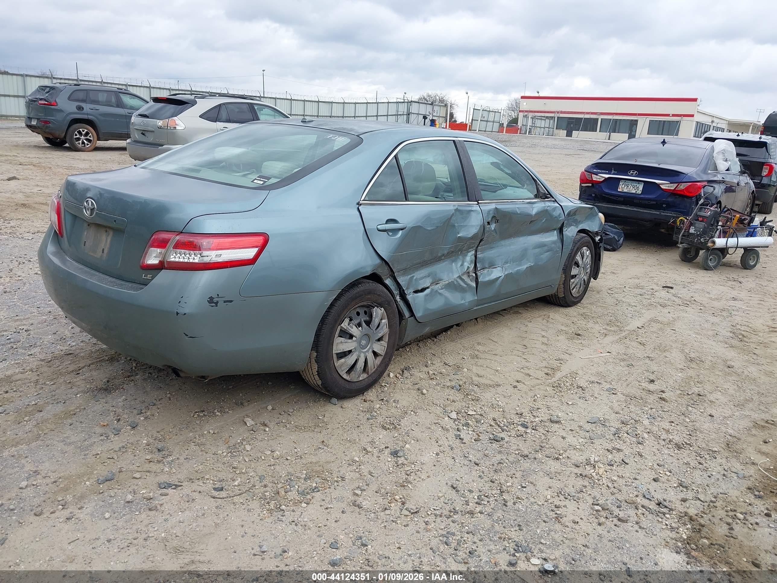 TOYOTA CAMRY image 4
