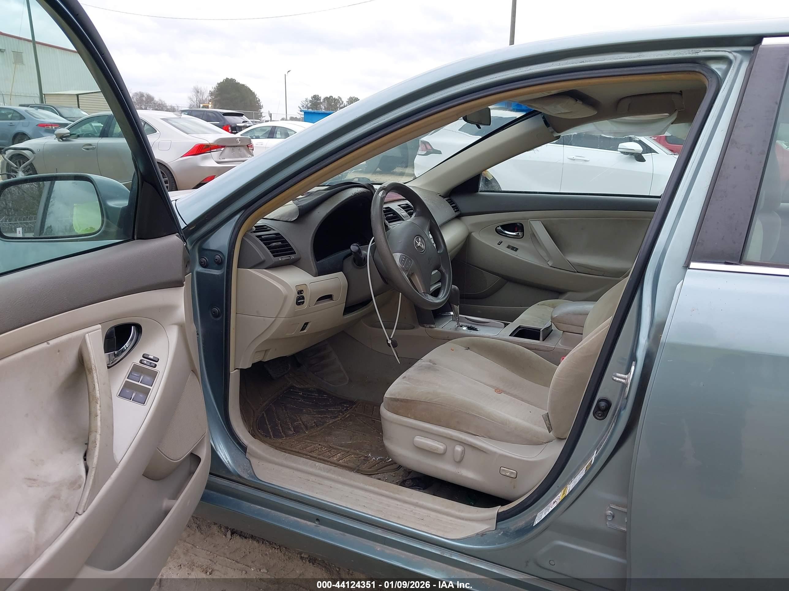 TOYOTA CAMRY image 5