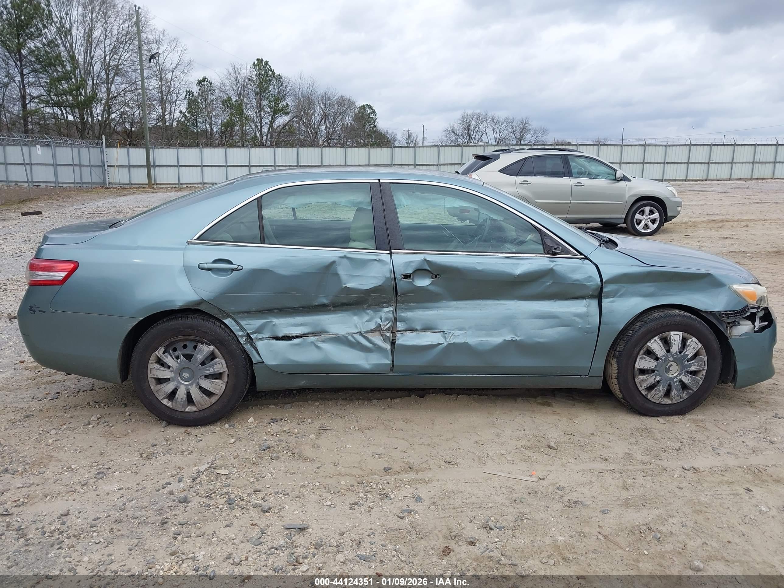 TOYOTA CAMRY image 6