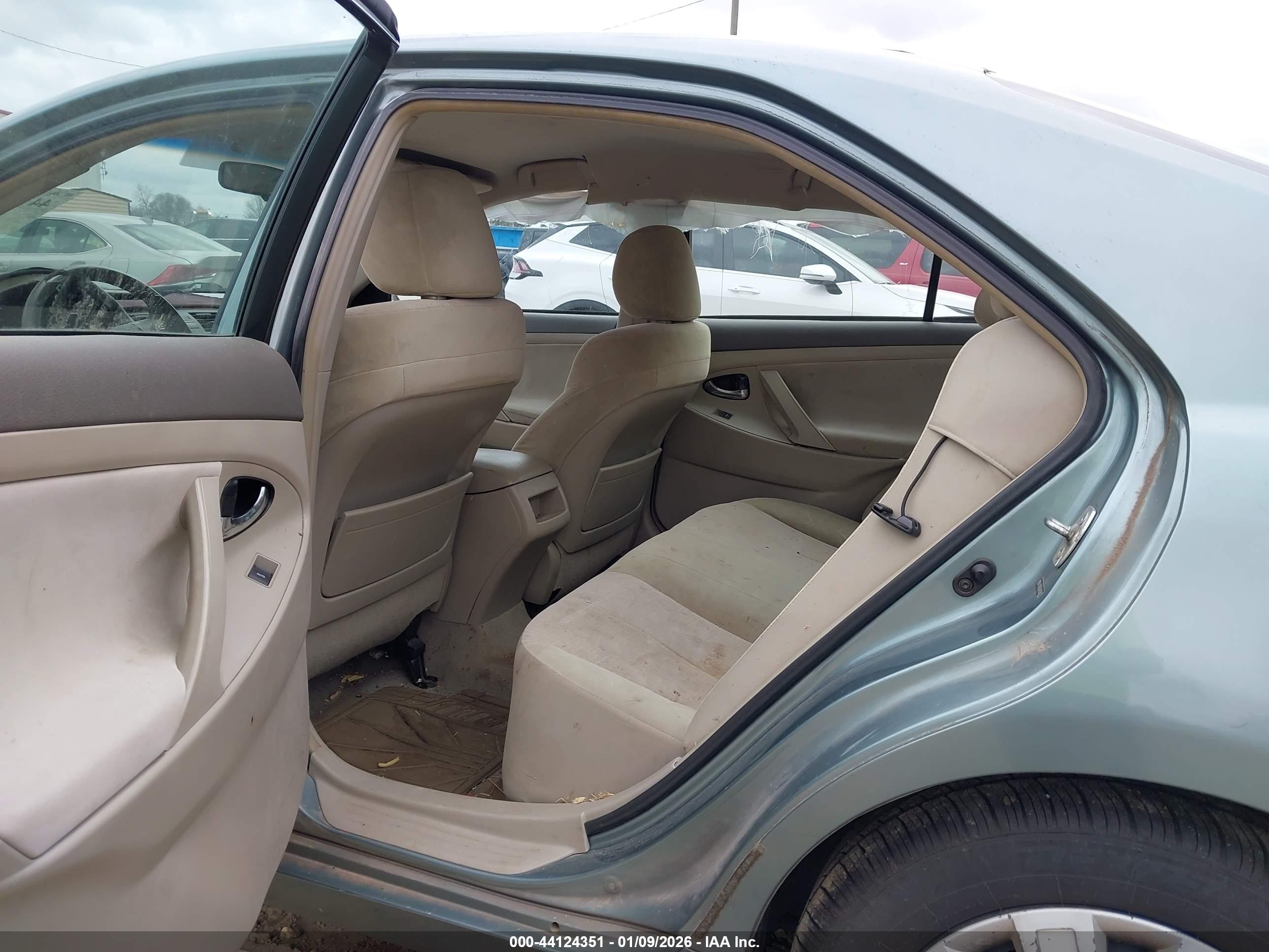 TOYOTA CAMRY image 8