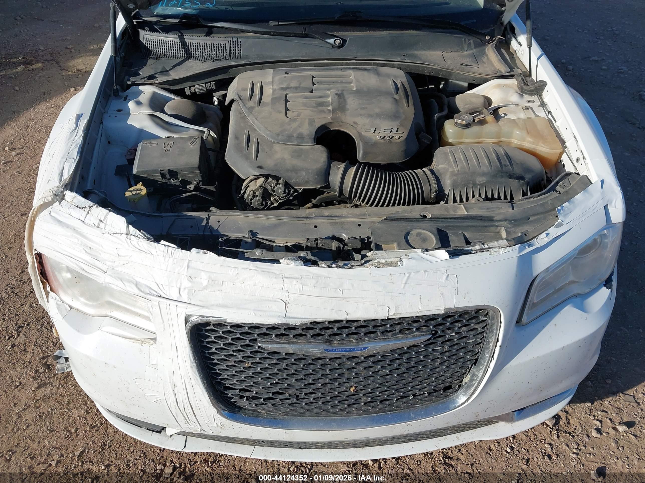 CHRYSLER 300 image 10