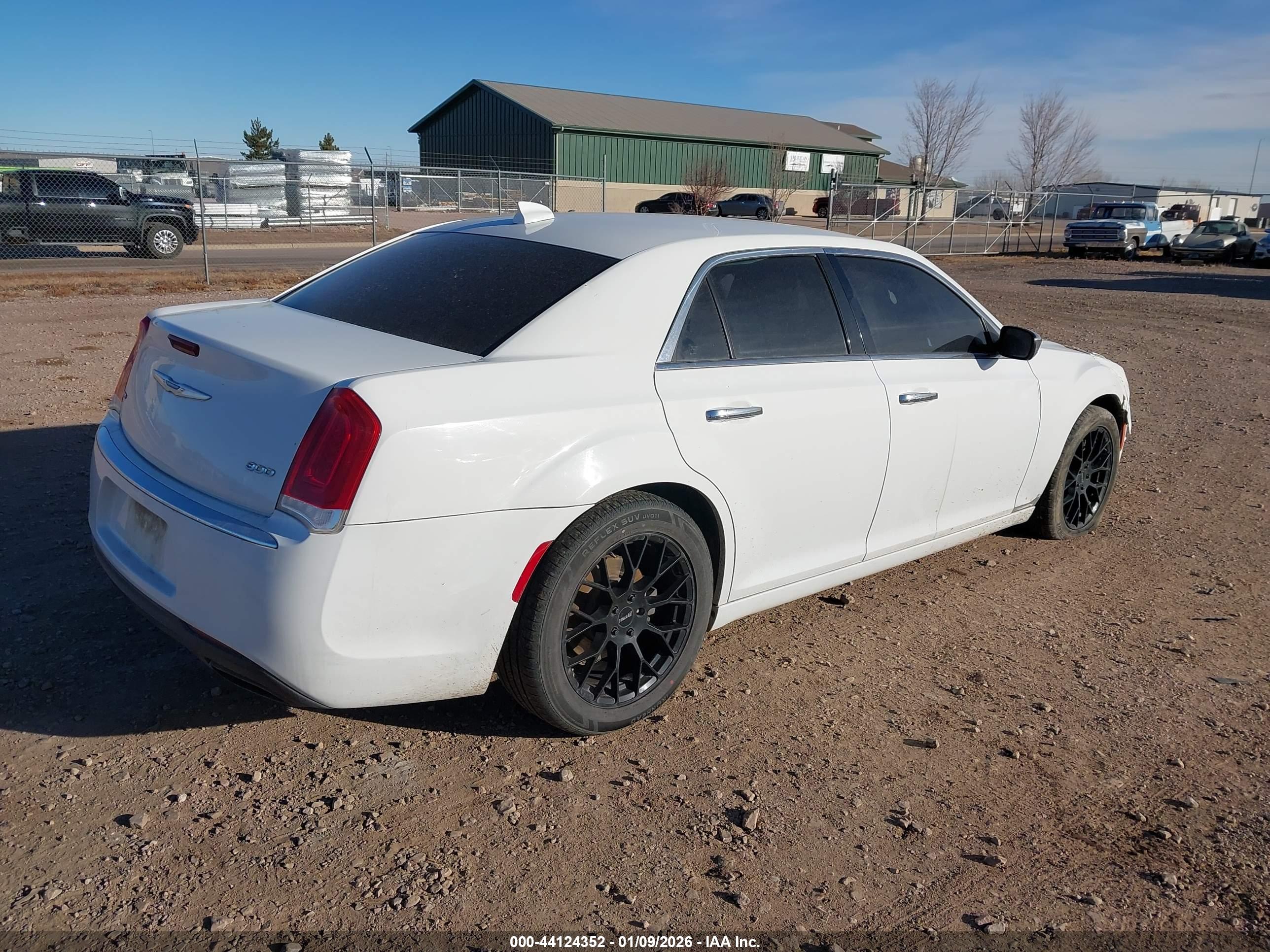 CHRYSLER 300 image 4