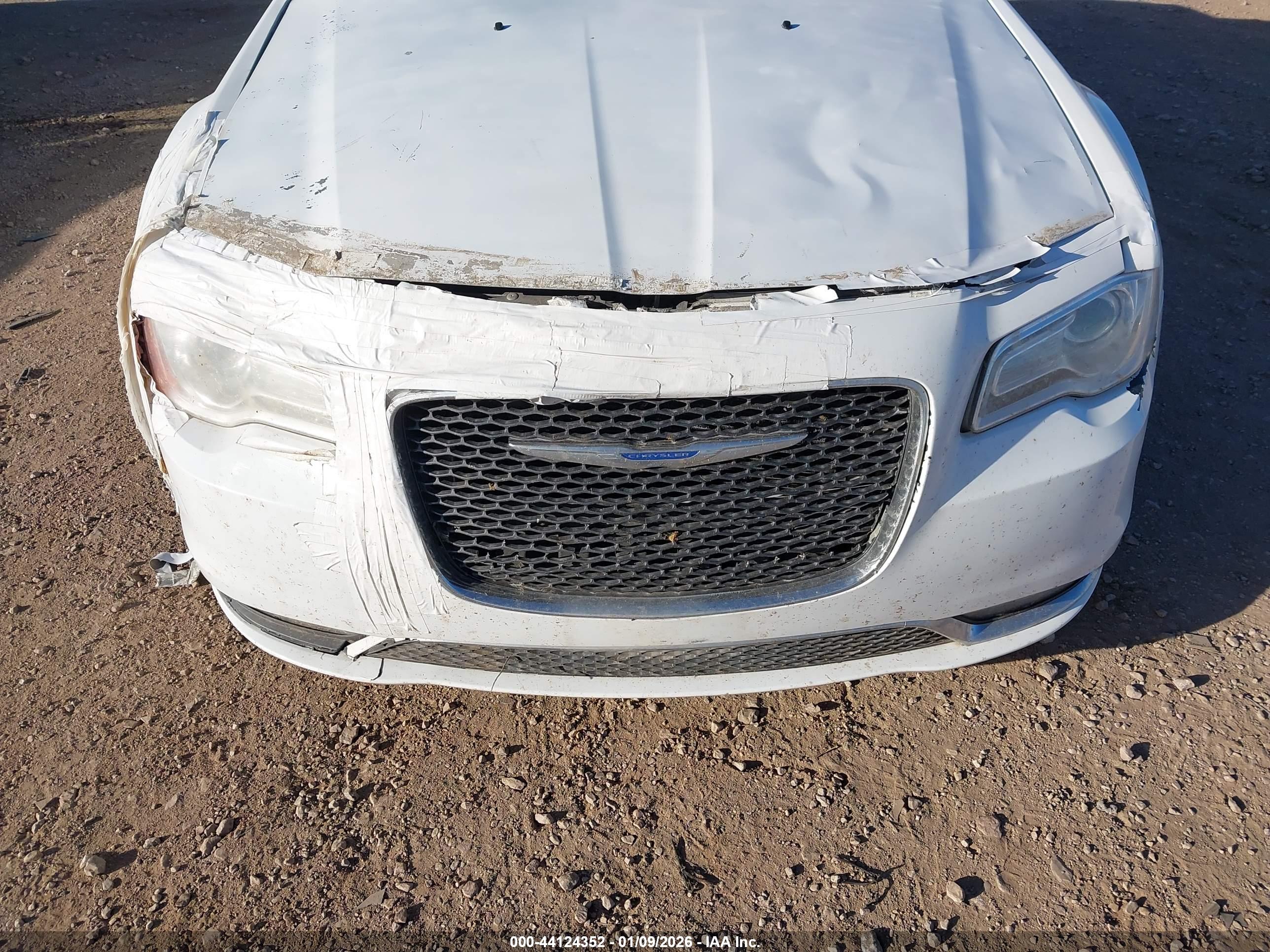 CHRYSLER 300 image 6