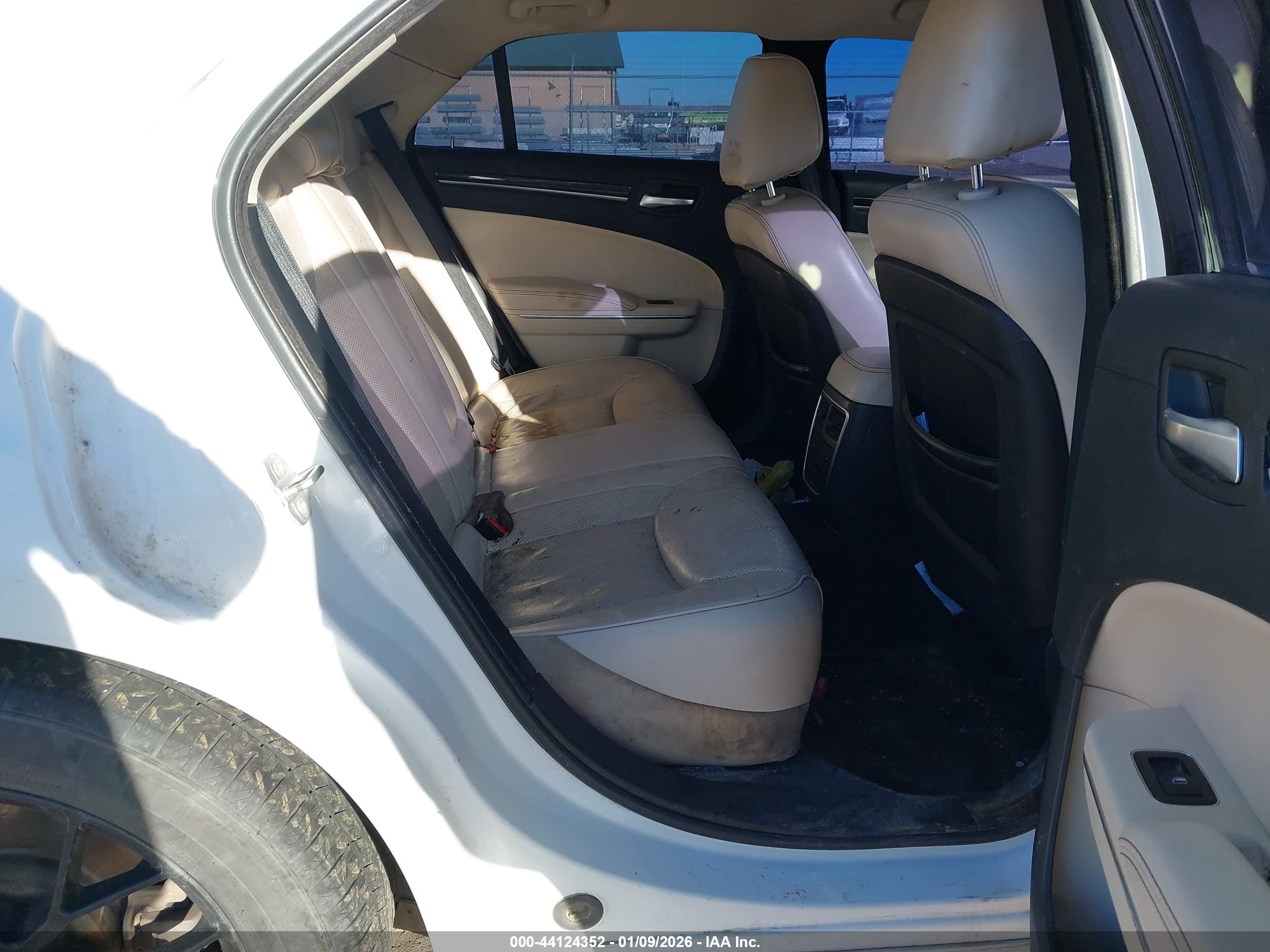 CHRYSLER 300 image 8