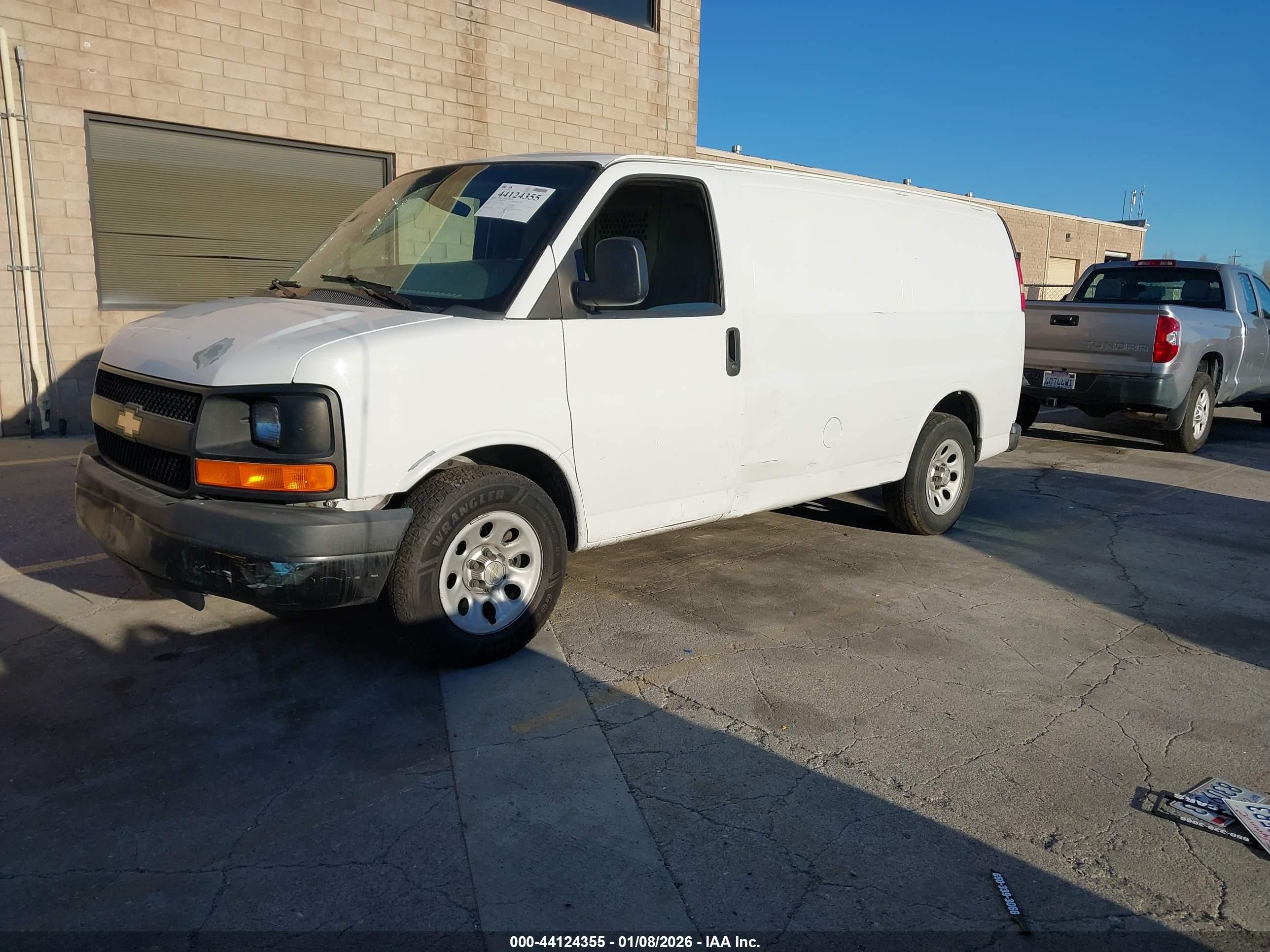 CHEVROLET EXPRESS image 2