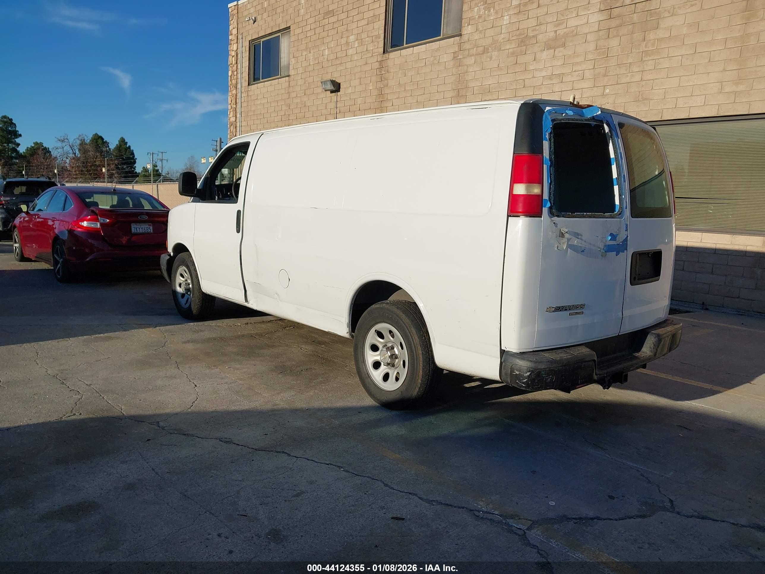CHEVROLET EXPRESS image 3
