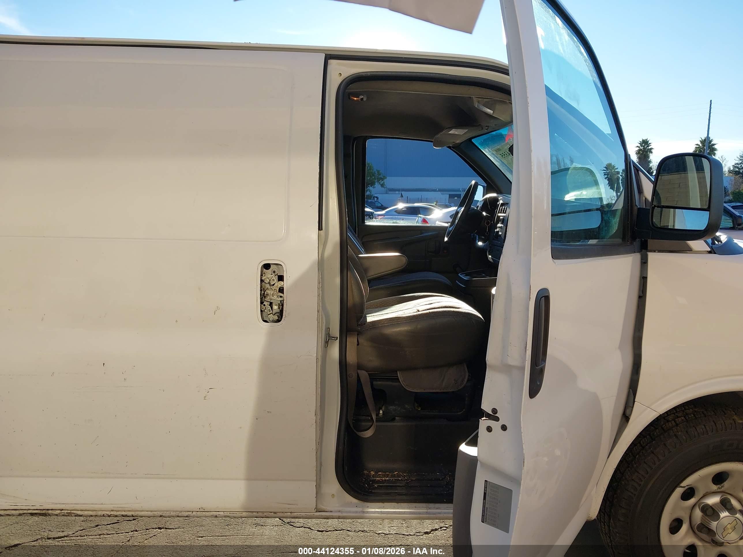 CHEVROLET EXPRESS image 5