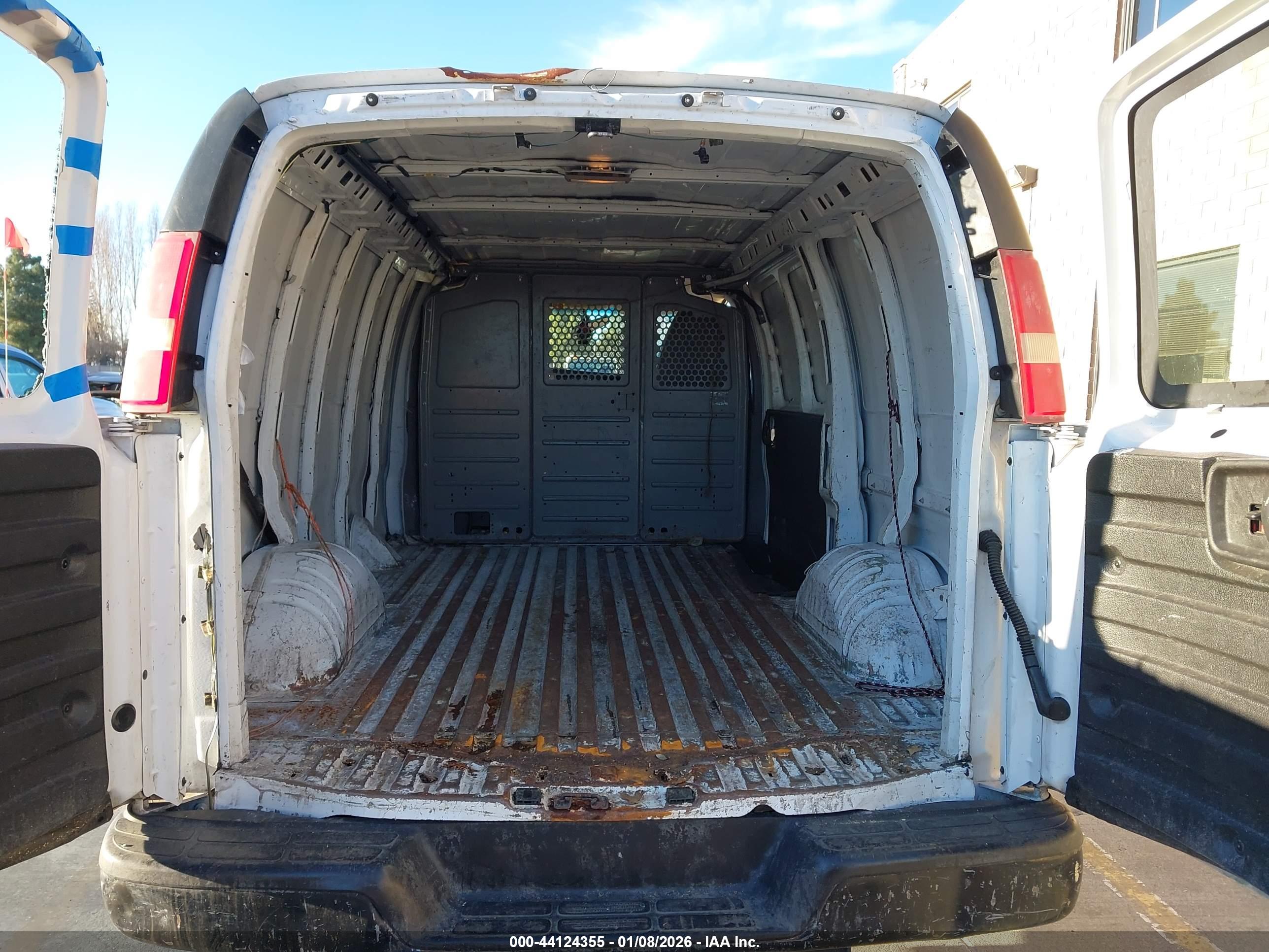 CHEVROLET EXPRESS image 8