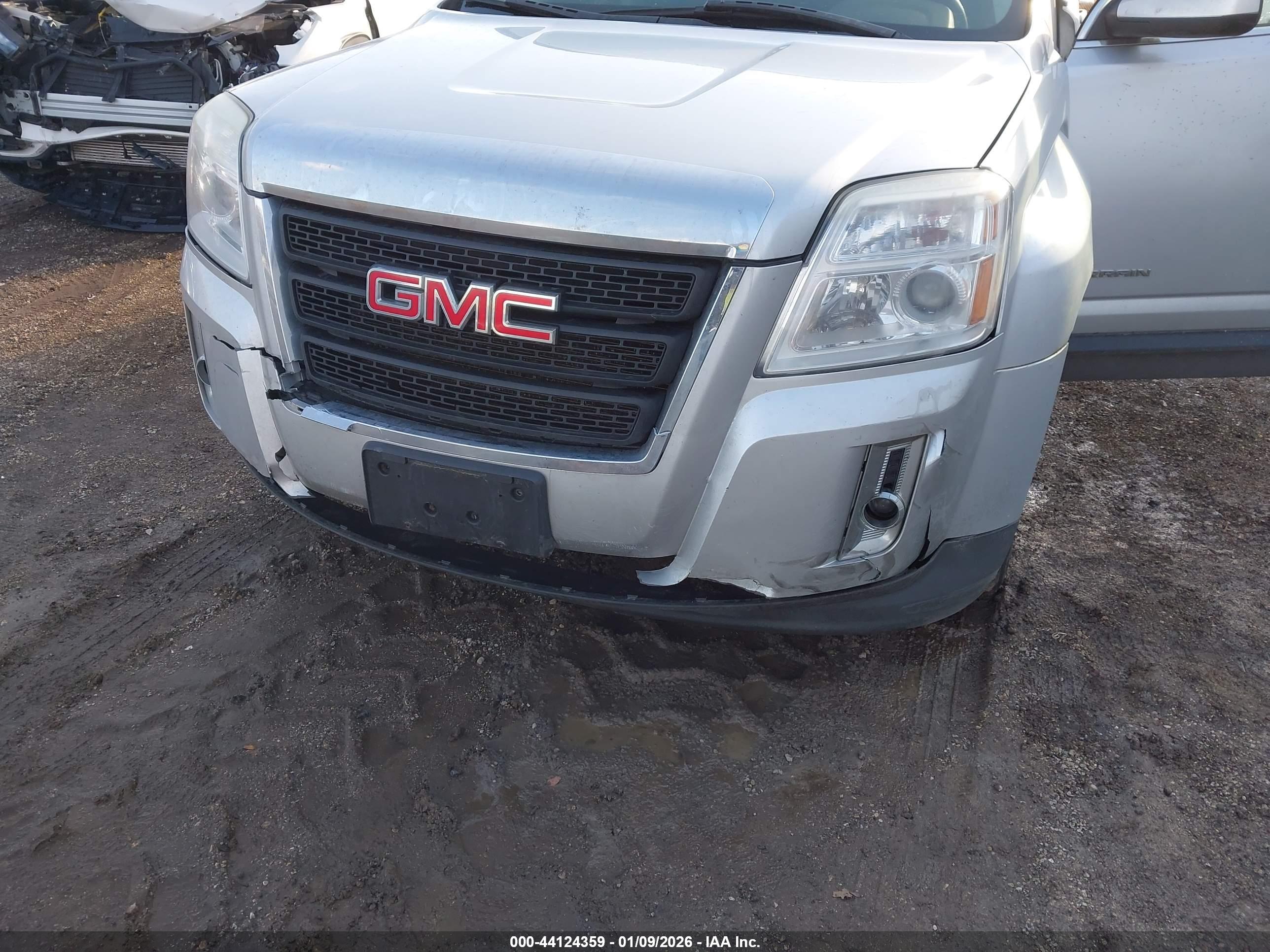 GMC TERRAIN image 6