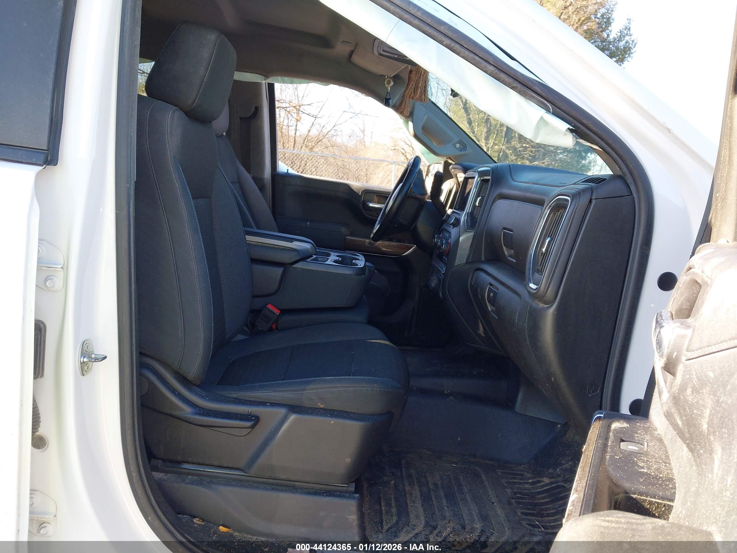 CHEVROLET SILVERADO image 5