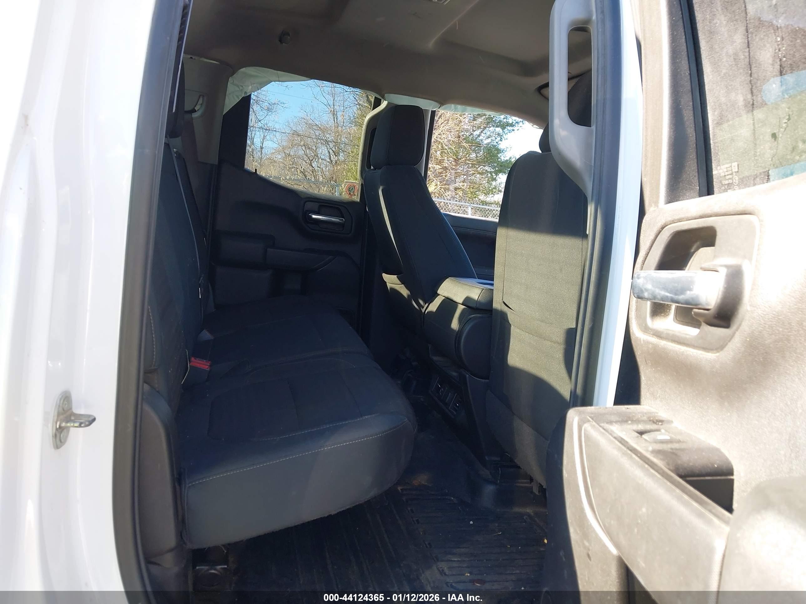CHEVROLET SILVERADO image 8
