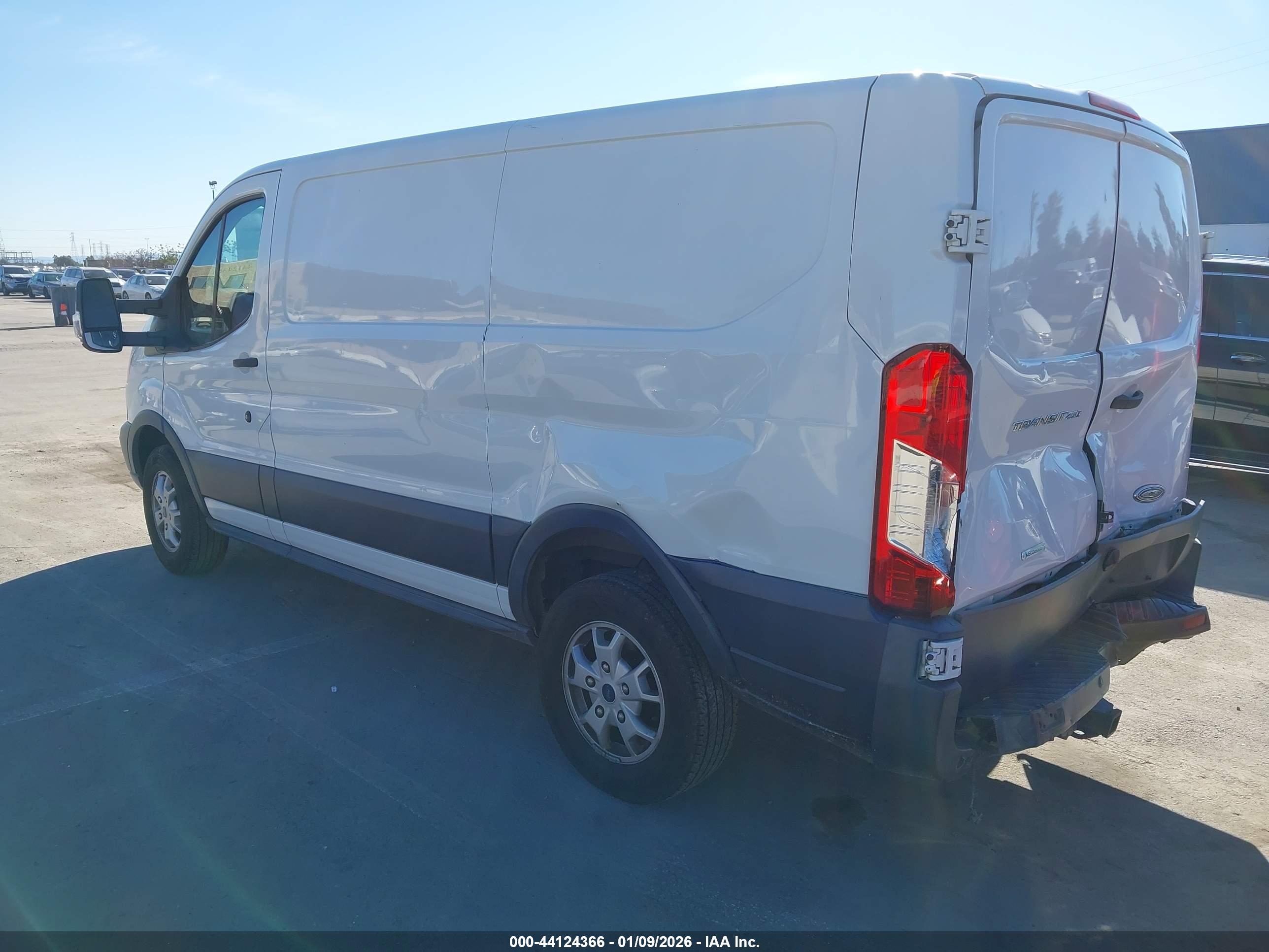 FORD TRANSIT-250 image 3